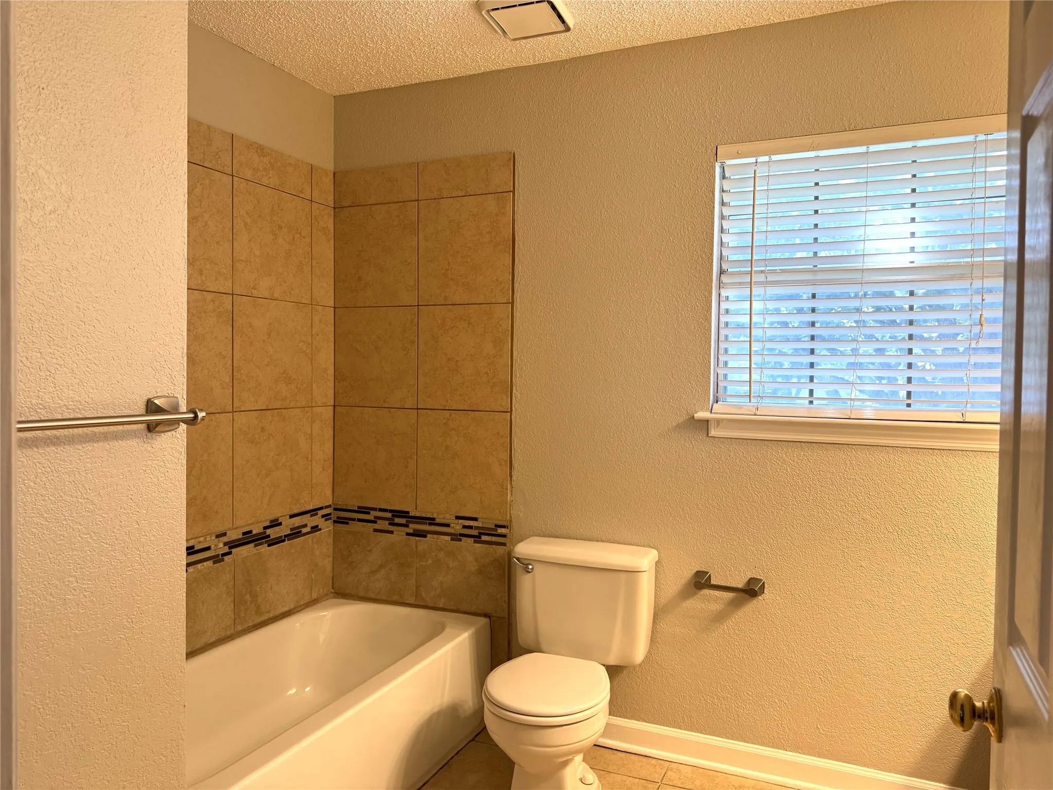 Single Family Residence For Rent in Collin County , 8212 Tavaros Drive, Plano, Texas 75024, 3 Bedroom, 3 Bathroom, 2 Garage spaces, 2,166 Sqft, built in 1993, mls#21385280, Real Estate Agent in Plano, Homes For Rent in Collin county, Homes For Rent in Plano, Realtor in Plano Texas, Real Estate Brokerage Independent Realty Texas, Luminita Cordes Realtor