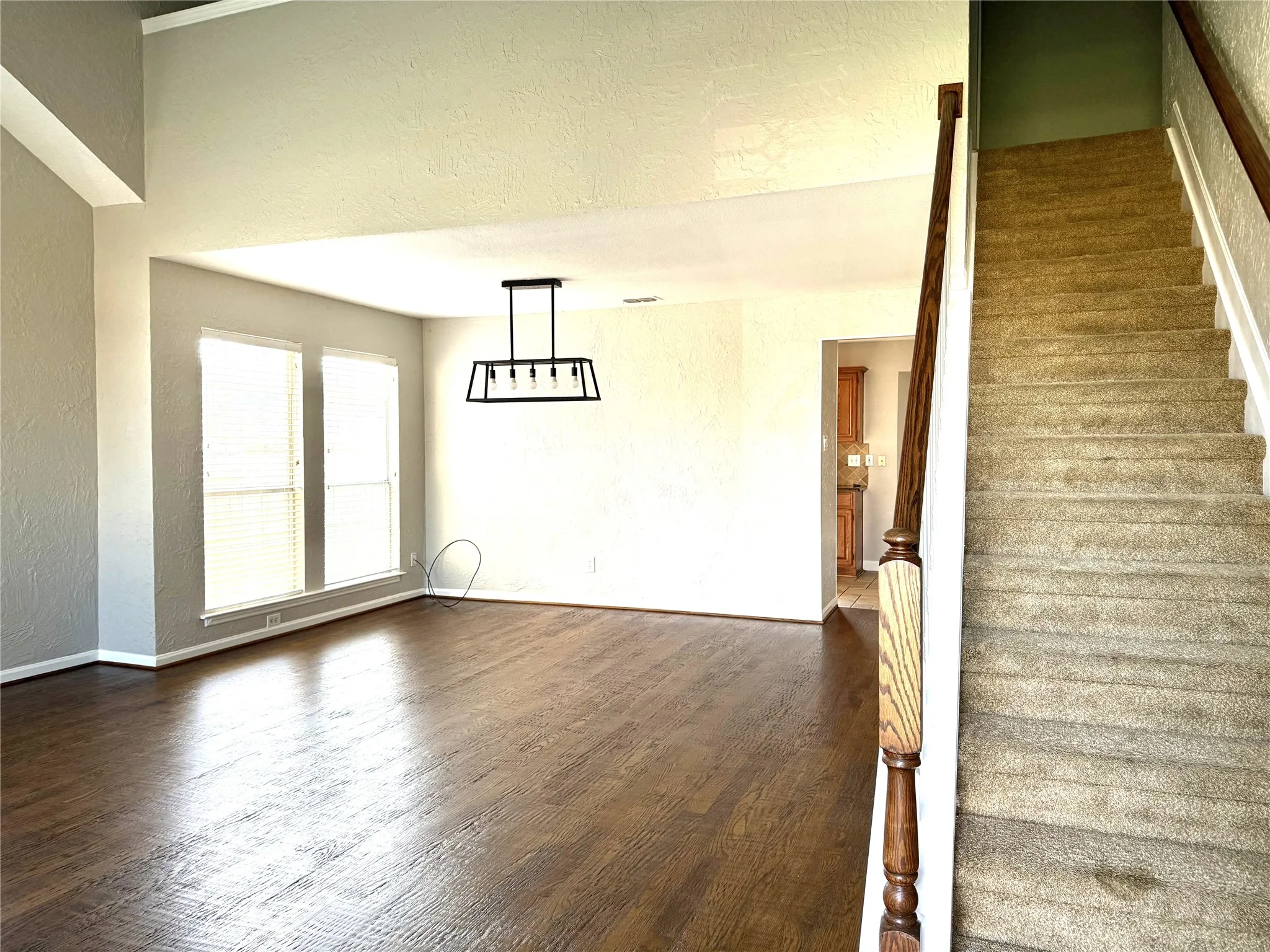 Single Family Residence For Rent in Collin County , 8212 Tavaros Drive, Plano, Texas 75024, 3 Bedroom, 3 Bathroom, 2 Garage spaces, 2,166 Sqft, built in 1993, mls#21385280, Real Estate Agent in Plano, Homes For Rent in Collin county, Homes For Rent in Plano, Realtor in Plano Texas, Real Estate Brokerage Independent Realty Texas, Luminita Cordes Realtor