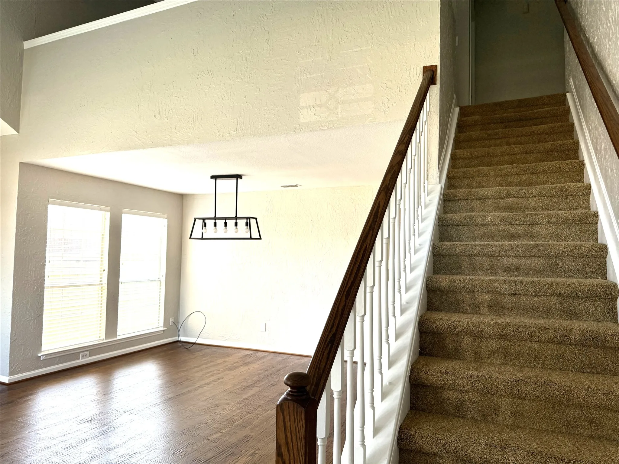 Single Family Residence For Rent in Collin County , 8212 Tavaros Drive, Plano, Texas 75024, 3 Bedroom, 3 Bathroom, 2 Garage spaces, 2,166 Sqft, built in 1993, mls#21385280, Real Estate Agent in Plano, Homes For Rent in Collin county, Homes For Rent in Plano, Realtor in Plano Texas, Real Estate Brokerage Independent Realty Texas, Luminita Cordes Realtor
