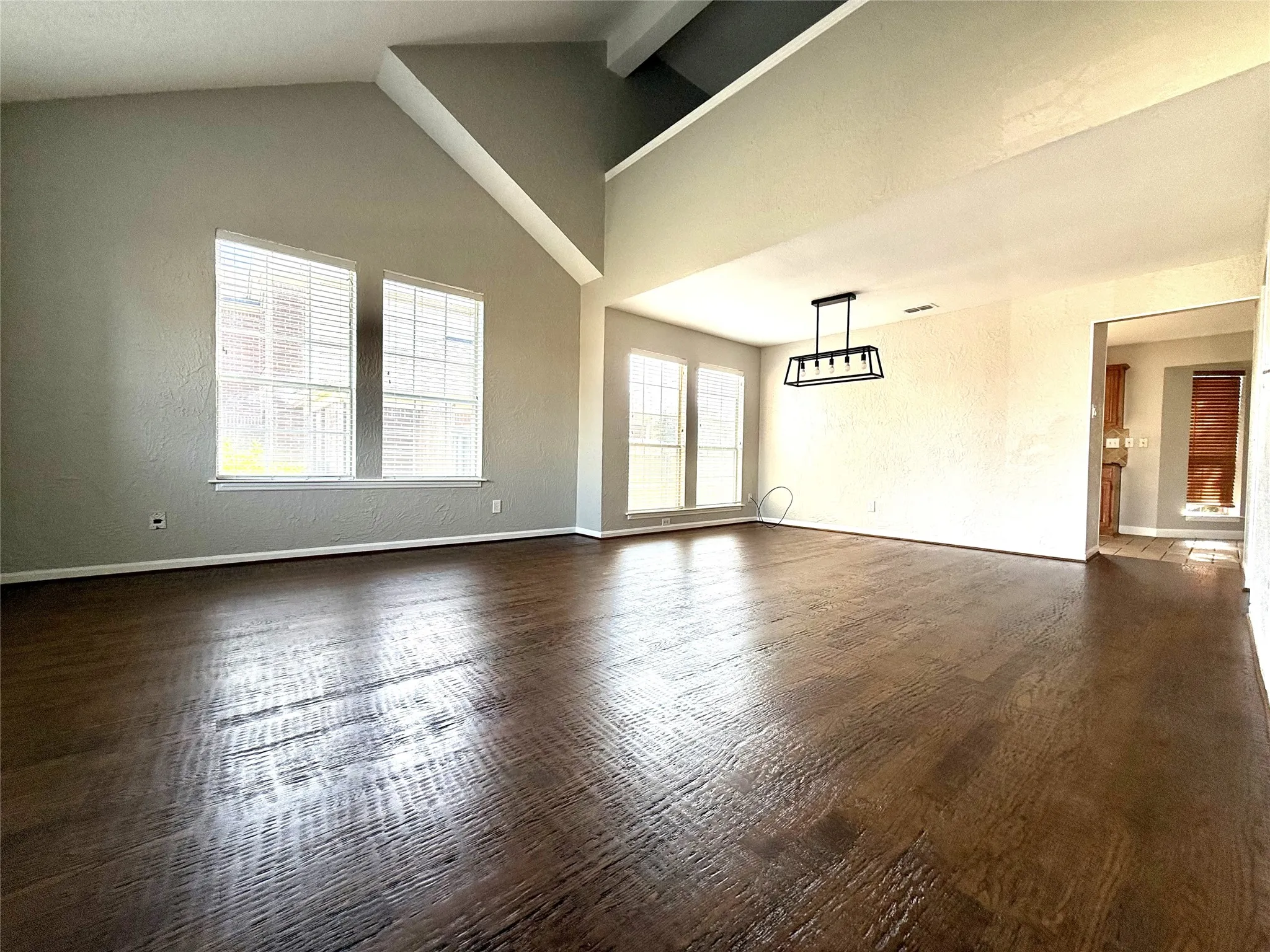 Single Family Residence For Rent in Collin County , 8212 Tavaros Drive, Plano, Texas 75024, 3 Bedroom, 3 Bathroom, 2 Garage spaces, 2,166 Sqft, built in 1993, mls#21385280, Real Estate Agent in Plano, Homes For Rent in Collin county, Homes For Rent in Plano, Realtor in Plano Texas, Real Estate Brokerage Independent Realty Texas, Luminita Cordes Realtor