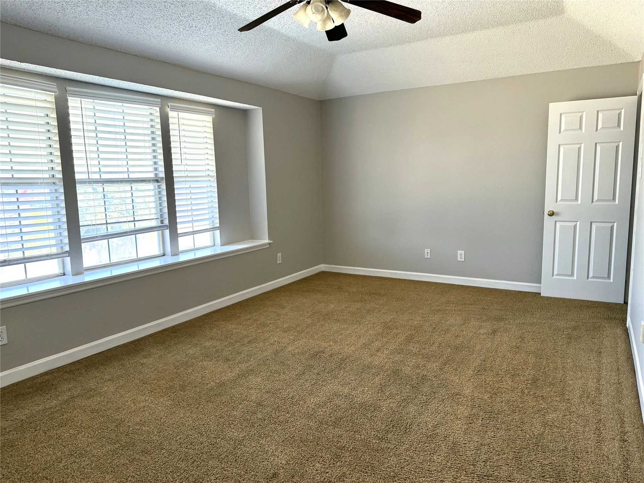 Single Family Residence For Rent in Collin County , 8212 Tavaros Drive, Plano, Texas 75024, 3 Bedroom, 3 Bathroom, 2 Garage spaces, 2,166 Sqft, built in 1993, mls#21385280, Real Estate Agent in Plano, Homes For Rent in Collin county, Homes For Rent in Plano, Realtor in Plano Texas, Real Estate Brokerage Independent Realty Texas, Luminita Cordes Realtor