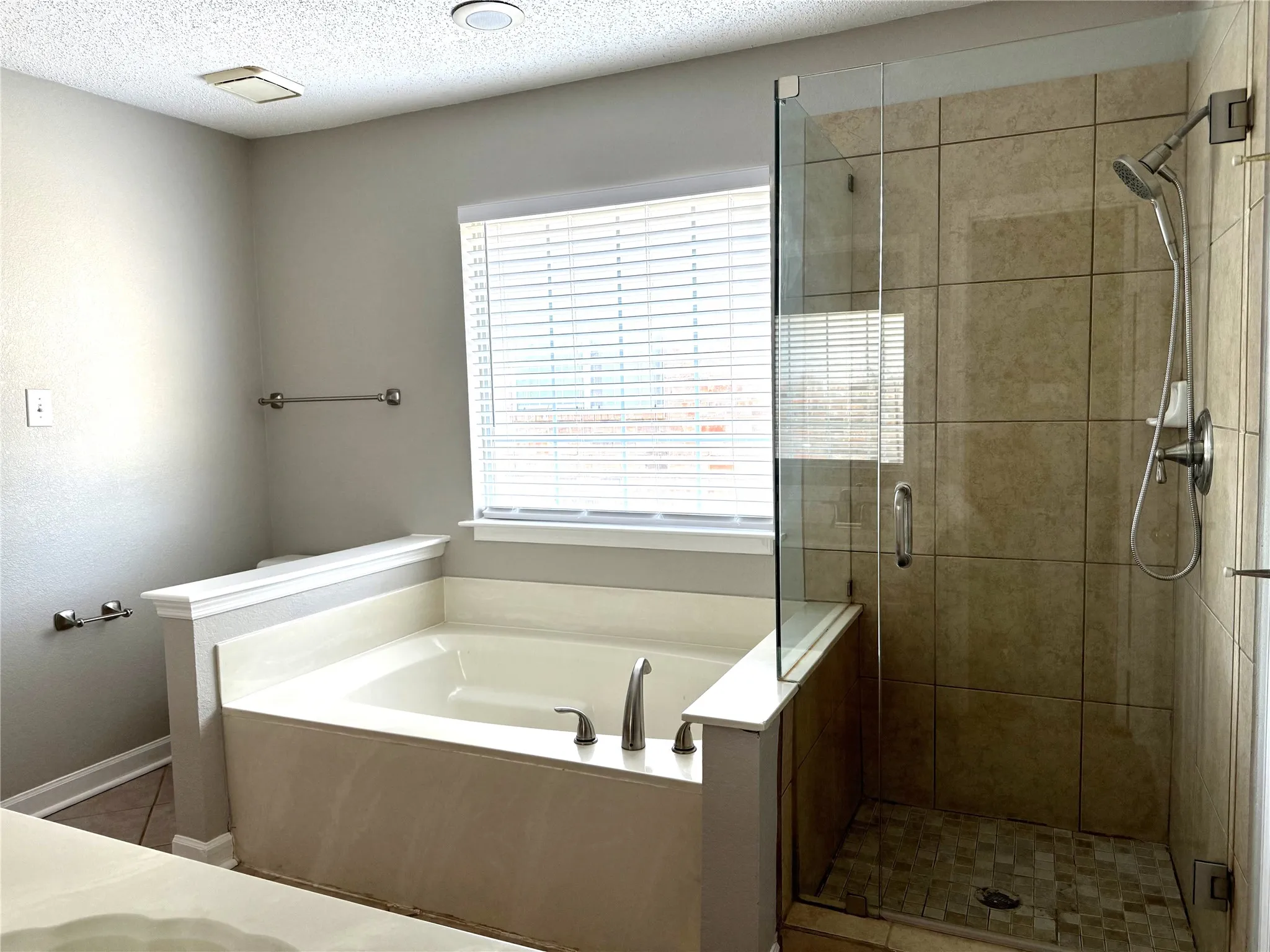 Single Family Residence For Rent in Collin County , 8212 Tavaros Drive, Plano, Texas 75024, 3 Bedroom, 3 Bathroom, 2 Garage spaces, 2,166 Sqft, built in 1993, mls#21385280, Real Estate Agent in Plano, Homes For Rent in Collin county, Homes For Rent in Plano, Realtor in Plano Texas, Real Estate Brokerage Independent Realty Texas, Luminita Cordes Realtor