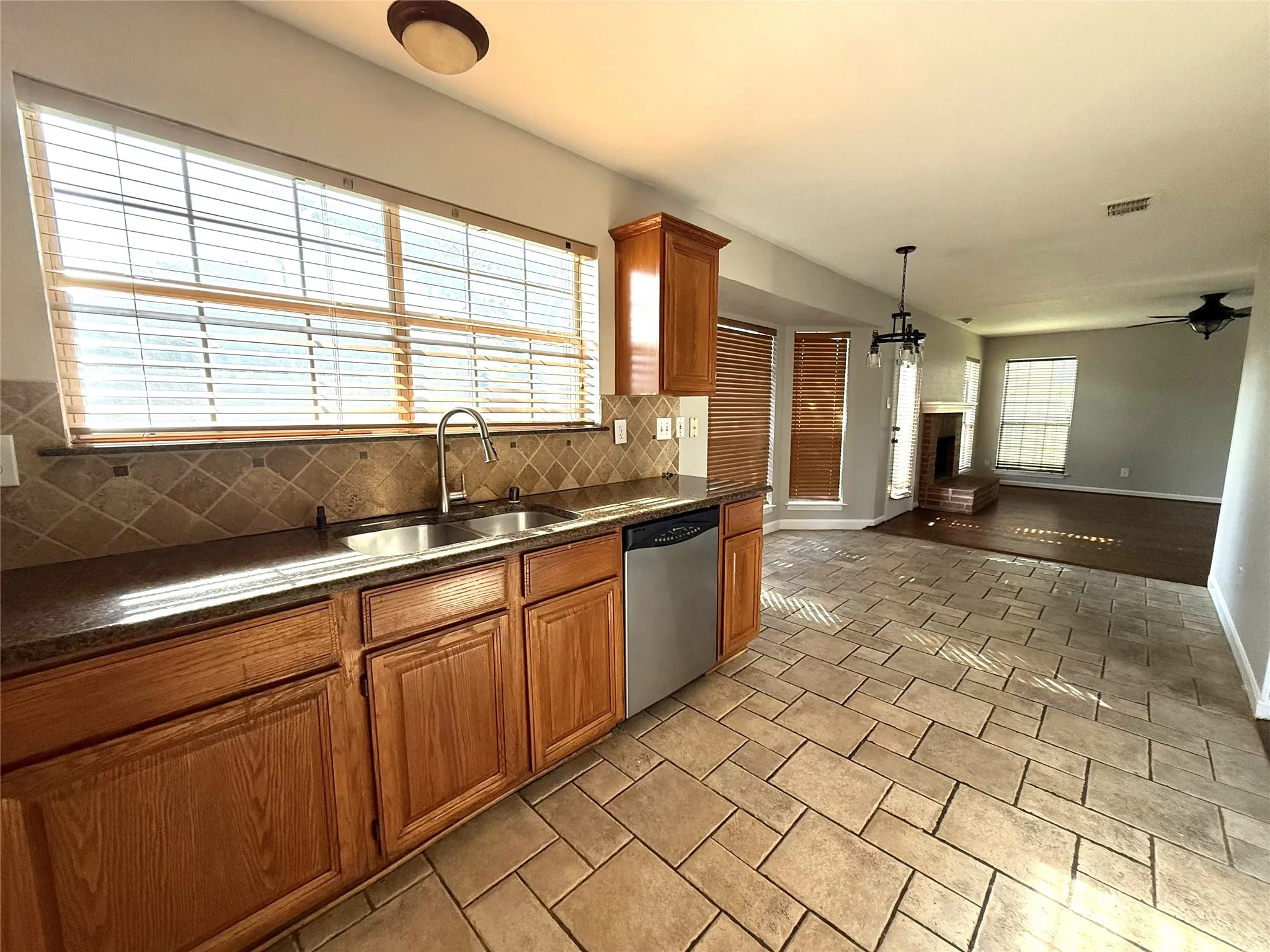 Single Family Residence For Rent in Collin County , 8212 Tavaros Drive, Plano, Texas 75024, 3 Bedroom, 3 Bathroom, 2 Garage spaces, 2,166 Sqft, built in 1993, mls#21385280, Real Estate Agent in Plano, Homes For Rent in Collin county, Homes For Rent in Plano, Realtor in Plano Texas, Real Estate Brokerage Independent Realty Texas, Luminita Cordes Realtor