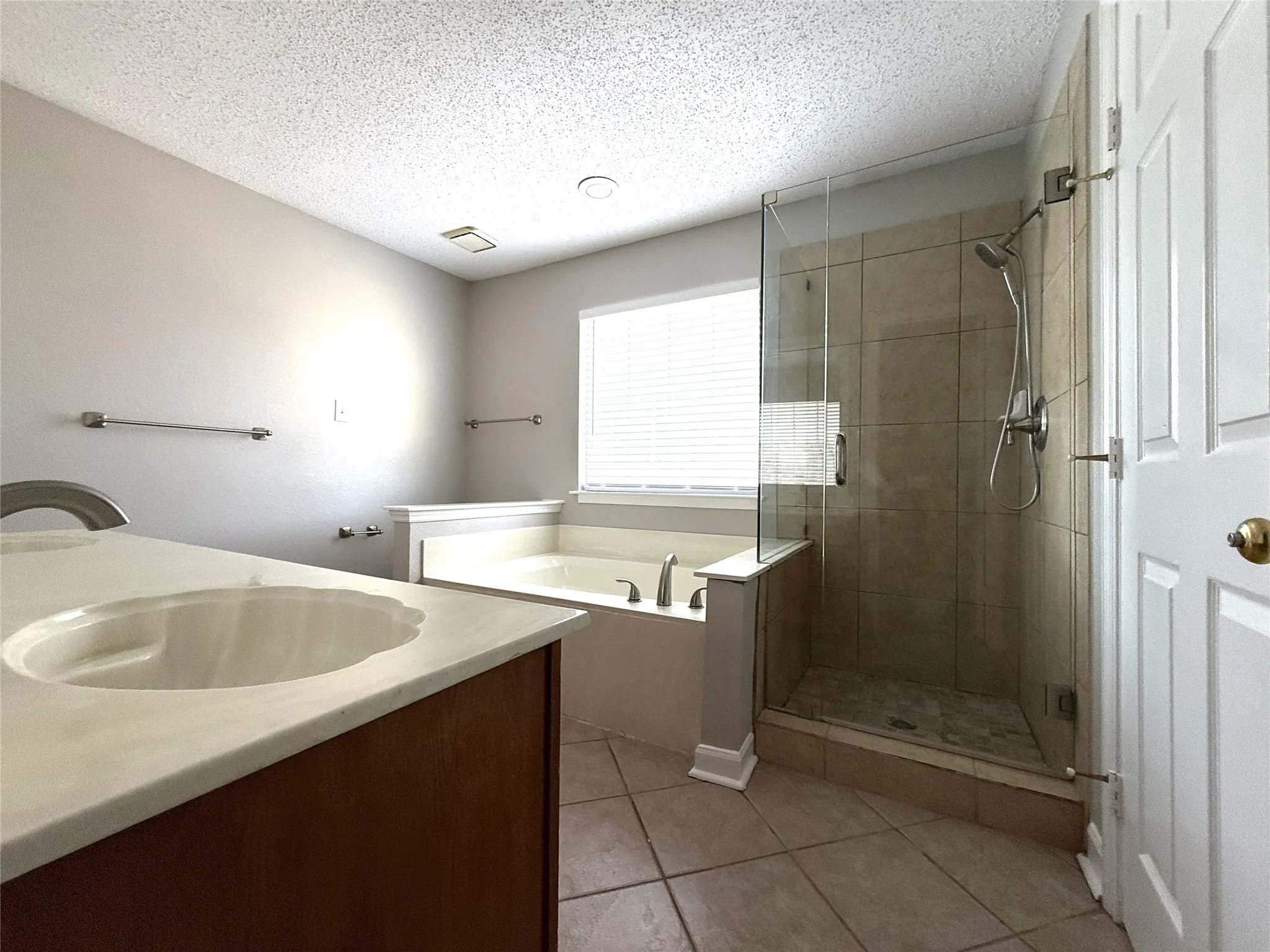 Single Family Residence For Rent in Collin County , 8212 Tavaros Drive, Plano, Texas 75024, 3 Bedroom, 3 Bathroom, 2 Garage spaces, 2,166 Sqft, built in 1993, mls#21385280, Real Estate Agent in Plano, Homes For Rent in Collin county, Homes For Rent in Plano, Realtor in Plano Texas, Real Estate Brokerage Independent Realty Texas, Luminita Cordes Realtor