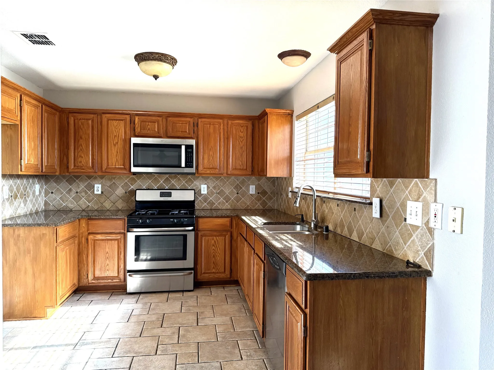 Single Family Residence For Rent in Collin County , 8212 Tavaros Drive, Plano, Texas 75024, 3 Bedroom, 3 Bathroom, 2 Garage spaces, 2,166 Sqft, built in 1993, mls#21385280, Real Estate Agent in Plano, Homes For Rent in Collin county, Homes For Rent in Plano, Realtor in Plano Texas, Real Estate Brokerage Independent Realty Texas, Luminita Cordes Realtor