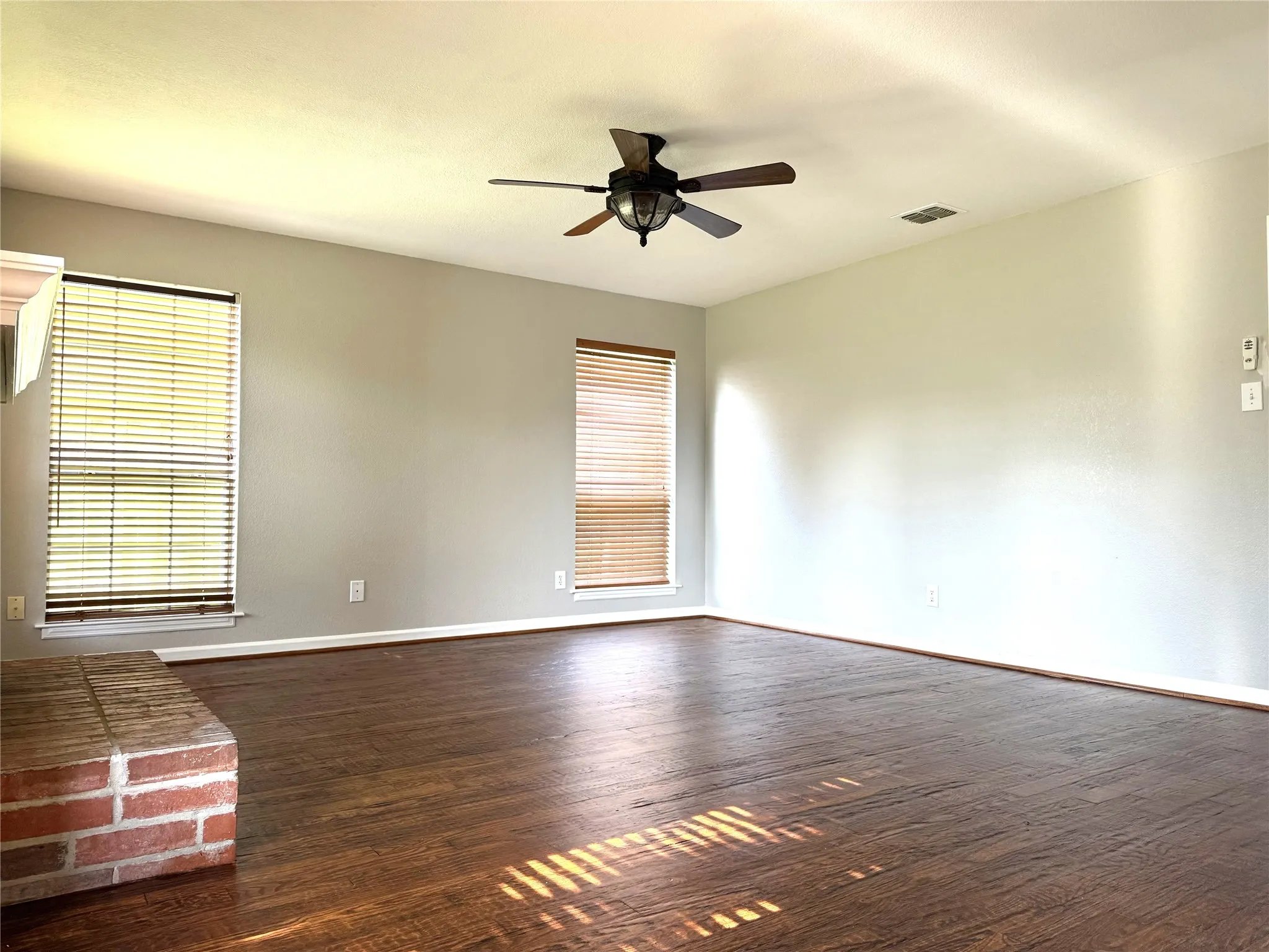 Single Family Residence For Rent in Collin County , 8212 Tavaros Drive, Plano, Texas 75024, 3 Bedroom, 3 Bathroom, 2 Garage spaces, 2,166 Sqft, built in 1993, mls#21385280, Real Estate Agent in Plano, Homes For Rent in Collin county, Homes For Rent in Plano, Realtor in Plano Texas, Real Estate Brokerage Independent Realty Texas, Luminita Cordes Realtor