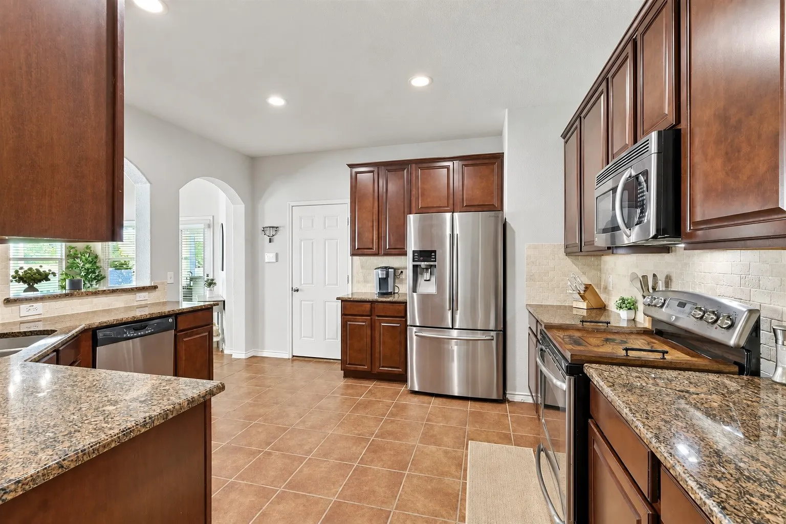 Single Family Residence For Sale in Denton County , 1624 Sea Pines Drive, Savannah, Texas 76227, 3 Bedroom, 3 Bathroom, 2 Garage spaces, 2,141 Sqft, built in 2009, mls#21384544, Real Estate Agent in Savannah, Homes For Sale in Denton county, Homes For Sale in Savannah, Realtor in Savannah Texas, Real Estate Brokerage Independent Realty Texas, Luminita Cordes Realtor