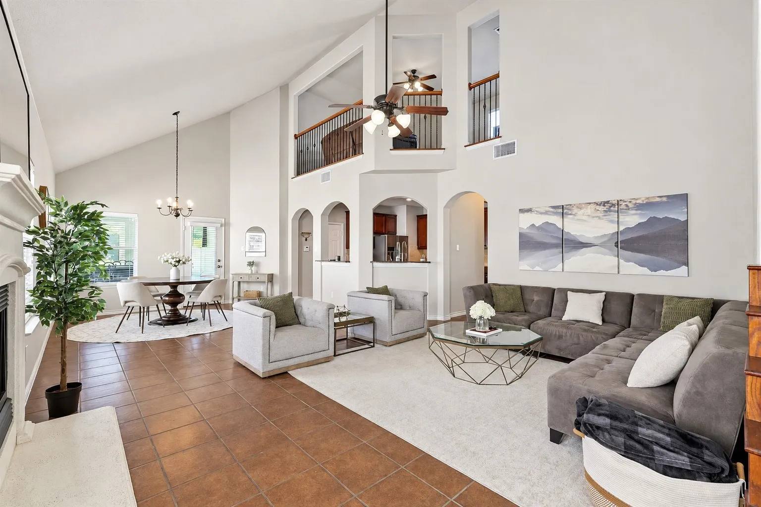 Single Family Residence For Sale in Denton County , 1624 Sea Pines Drive, Savannah, Texas 76227, 3 Bedroom, 3 Bathroom, 2 Garage spaces, 2,141 Sqft, built in 2009, mls#21384544, Real Estate Agent in Savannah, Homes For Sale in Denton county, Homes For Sale in Savannah, Realtor in Savannah Texas, Real Estate Brokerage Independent Realty Texas, Luminita Cordes Realtor