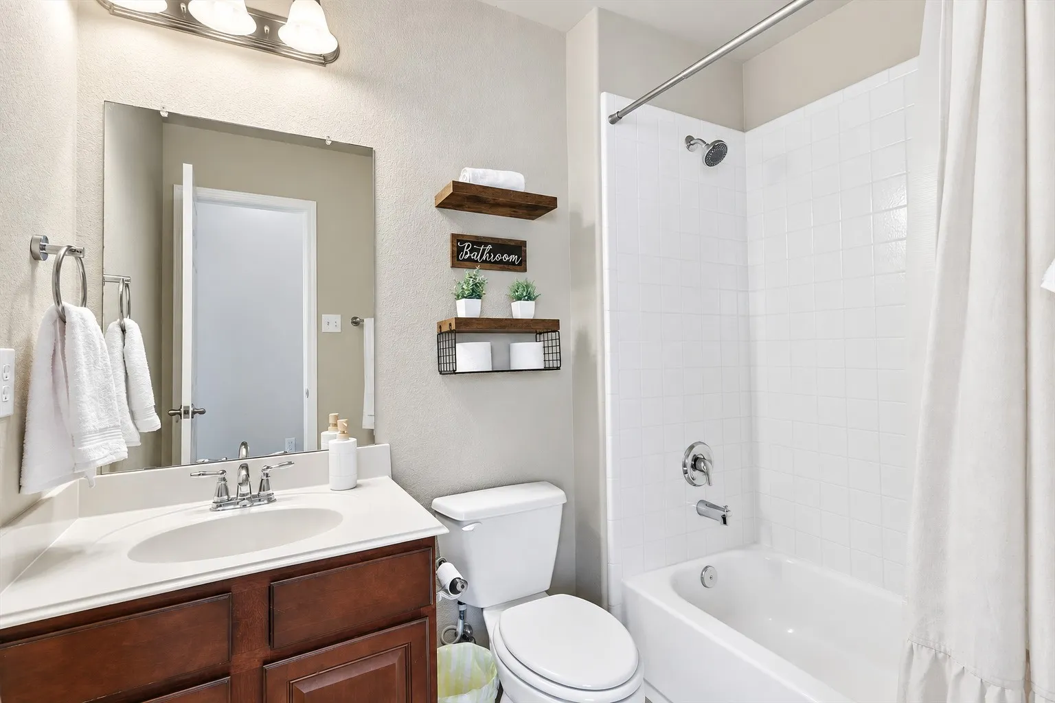 Single Family Residence For Sale in Denton County , 1624 Sea Pines Drive, Savannah, Texas 76227, 3 Bedroom, 3 Bathroom, 2 Garage spaces, 2,141 Sqft, built in 2009, mls#21384544, Real Estate Agent in Savannah, Homes For Sale in Denton county, Homes For Sale in Savannah, Realtor in Savannah Texas, Real Estate Brokerage Independent Realty Texas, Luminita Cordes Realtor