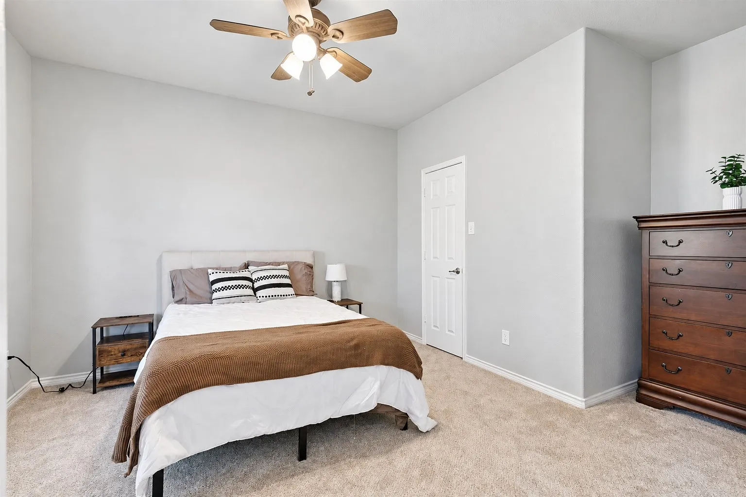 Single Family Residence For Sale in Denton County , 1624 Sea Pines Drive, Savannah, Texas 76227, 3 Bedroom, 3 Bathroom, 2 Garage spaces, 2,141 Sqft, built in 2009, mls#21384544, Real Estate Agent in Savannah, Homes For Sale in Denton county, Homes For Sale in Savannah, Realtor in Savannah Texas, Real Estate Brokerage Independent Realty Texas, Luminita Cordes Realtor