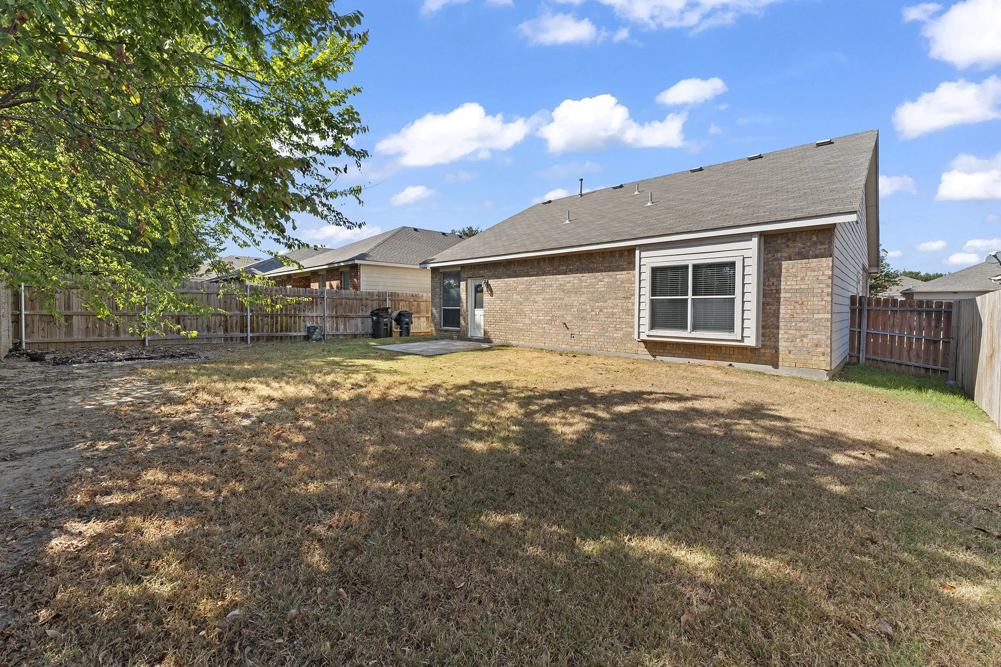 Single Family Residence For Sale in Tarrant County , 7448 Maroon Drive, Fort Worth, Texas 76120, 3 Bedroom, 2 Bathroom, 2 Garage spaces, 1,416 Sqft, built in 2006, mls#21385603, Real Estate Agent in Fort Worth, Homes For Sale in Tarrant county, Homes For Sale in Fort Worth, Realtor in Fort Worth Texas, Real Estate Brokerage Independent Realty Texas, Luminita Cordes Realtor