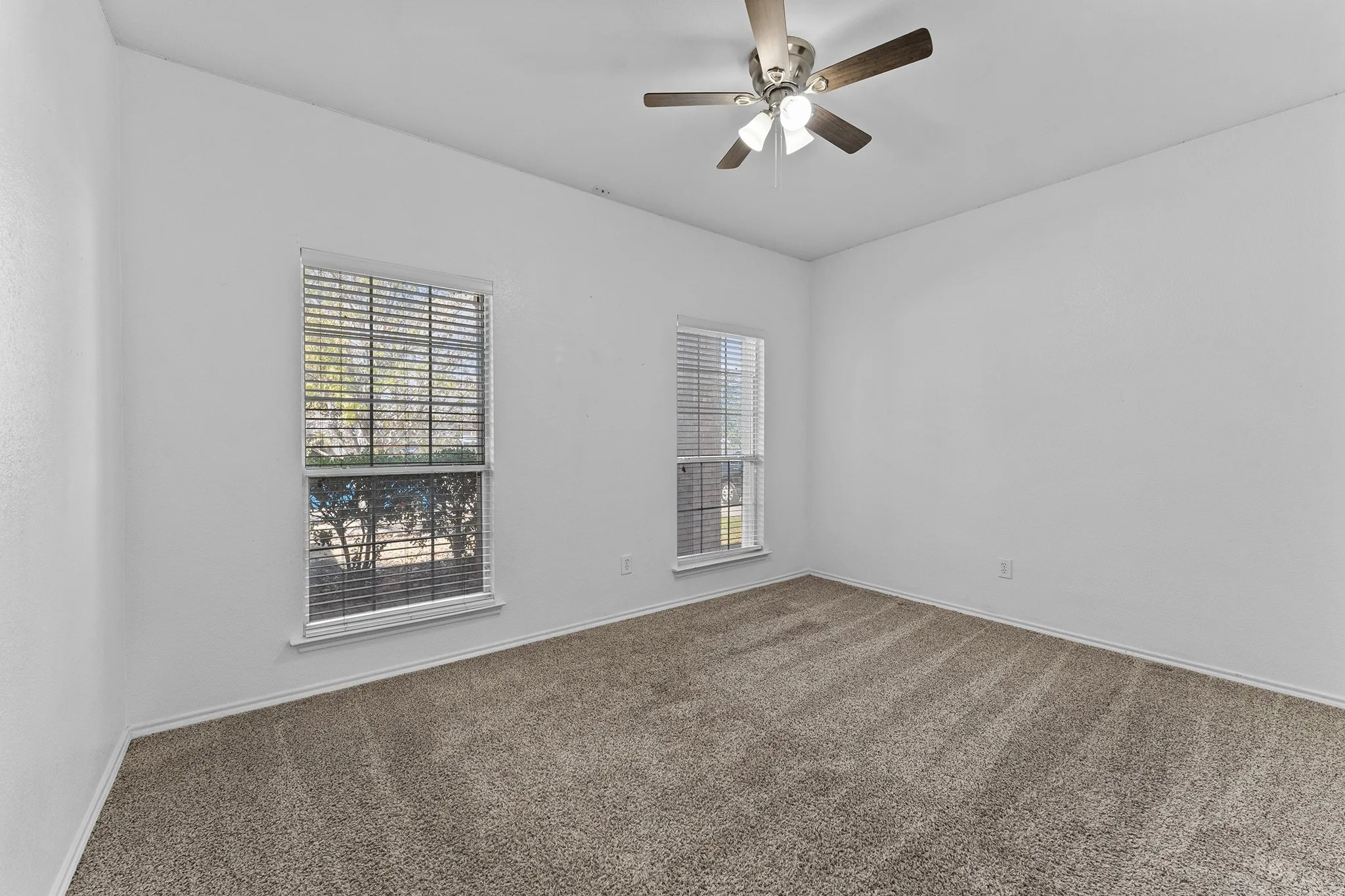 Single Family Residence For Sale in Tarrant County , 7448 Maroon Drive, Fort Worth, Texas 76120, 3 Bedroom, 2 Bathroom, 2 Garage spaces, 1,416 Sqft, built in 2006, mls#21385603, Real Estate Agent in Fort Worth, Homes For Sale in Tarrant county, Homes For Sale in Fort Worth, Realtor in Fort Worth Texas, Real Estate Brokerage Independent Realty Texas, Luminita Cordes Realtor