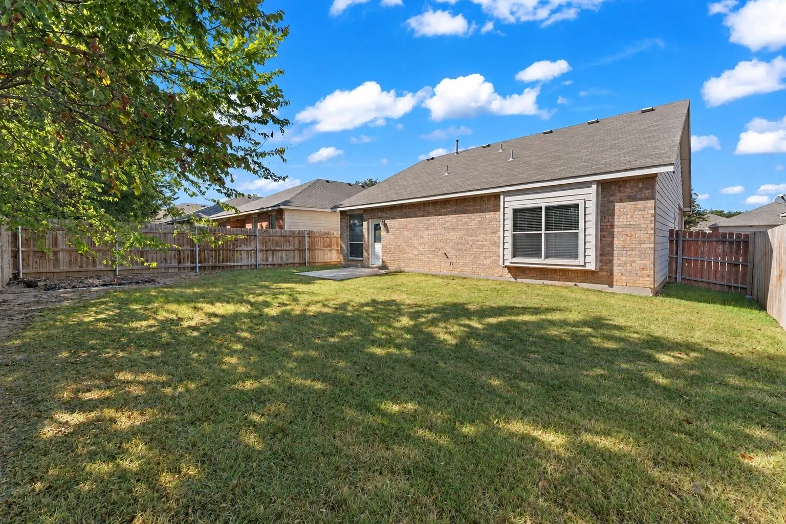 Single Family Residence For Sale in Tarrant County , 7448 Maroon Drive, Fort Worth, Texas 76120, 3 Bedroom, 2 Bathroom, 2 Garage spaces, 1,416 Sqft, built in 2006, mls#21385603, Real Estate Agent in Fort Worth, Homes For Sale in Tarrant county, Homes For Sale in Fort Worth, Realtor in Fort Worth Texas, Real Estate Brokerage Independent Realty Texas, Luminita Cordes Realtor