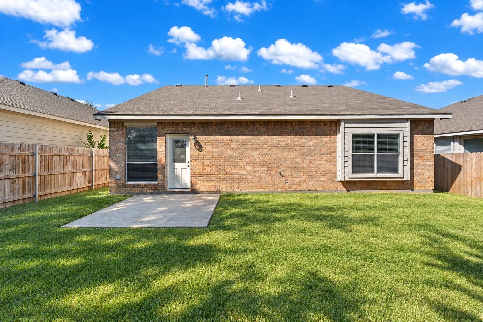 Single Family Residence For Sale in Tarrant County , 7448 Maroon Drive, Fort Worth, Texas 76120, 3 Bedroom, 2 Bathroom, 2 Garage spaces, 1,416 Sqft, built in 2006, mls#21385603, Real Estate Agent in Fort Worth, Homes For Sale in Tarrant county, Homes For Sale in Fort Worth, Realtor in Fort Worth Texas, Real Estate Brokerage Independent Realty Texas, Luminita Cordes Realtor