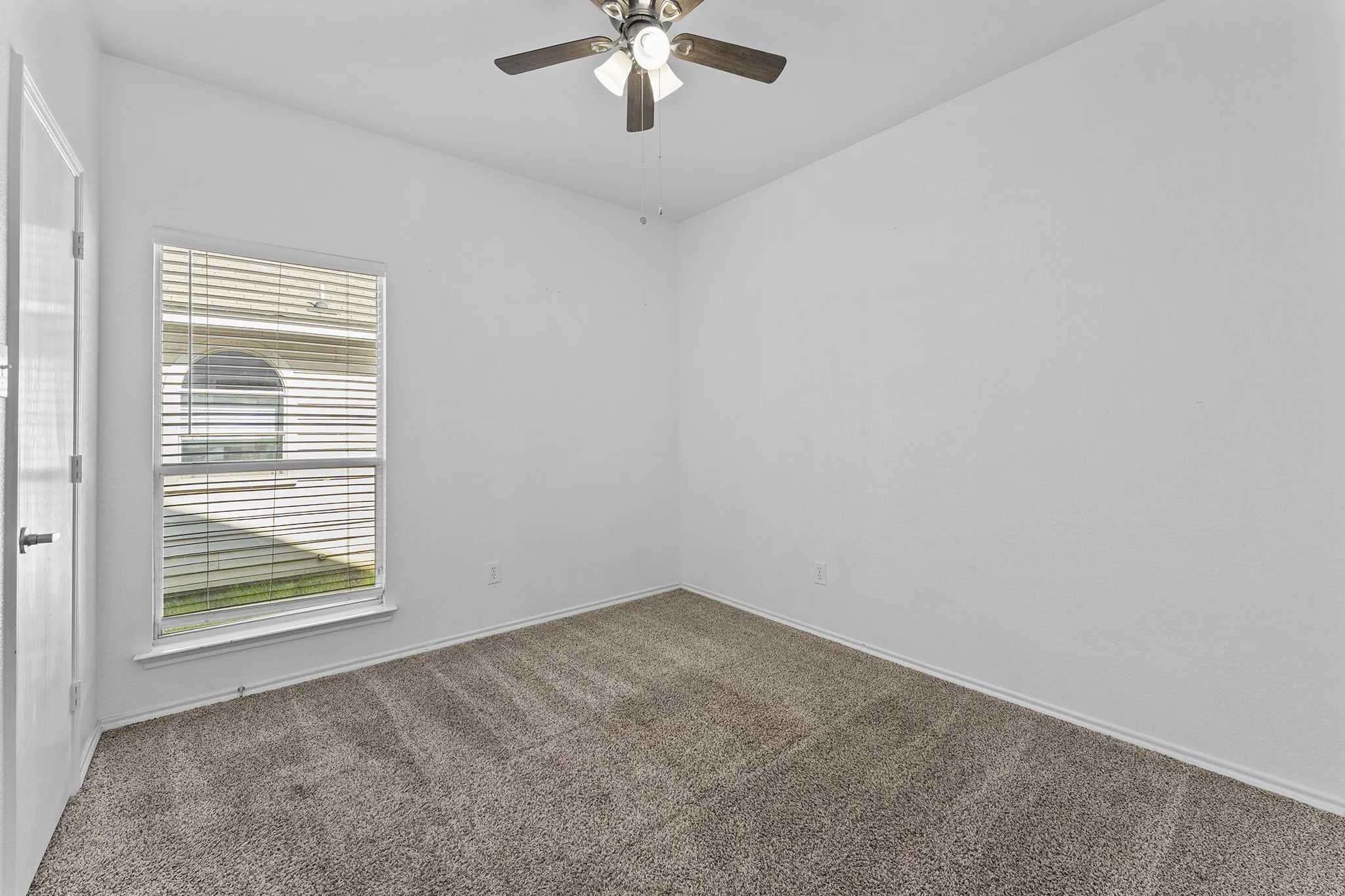 Single Family Residence For Sale in Tarrant County , 7448 Maroon Drive, Fort Worth, Texas 76120, 3 Bedroom, 2 Bathroom, 2 Garage spaces, 1,416 Sqft, built in 2006, mls#21385603, Real Estate Agent in Fort Worth, Homes For Sale in Tarrant county, Homes For Sale in Fort Worth, Realtor in Fort Worth Texas, Real Estate Brokerage Independent Realty Texas, Luminita Cordes Realtor