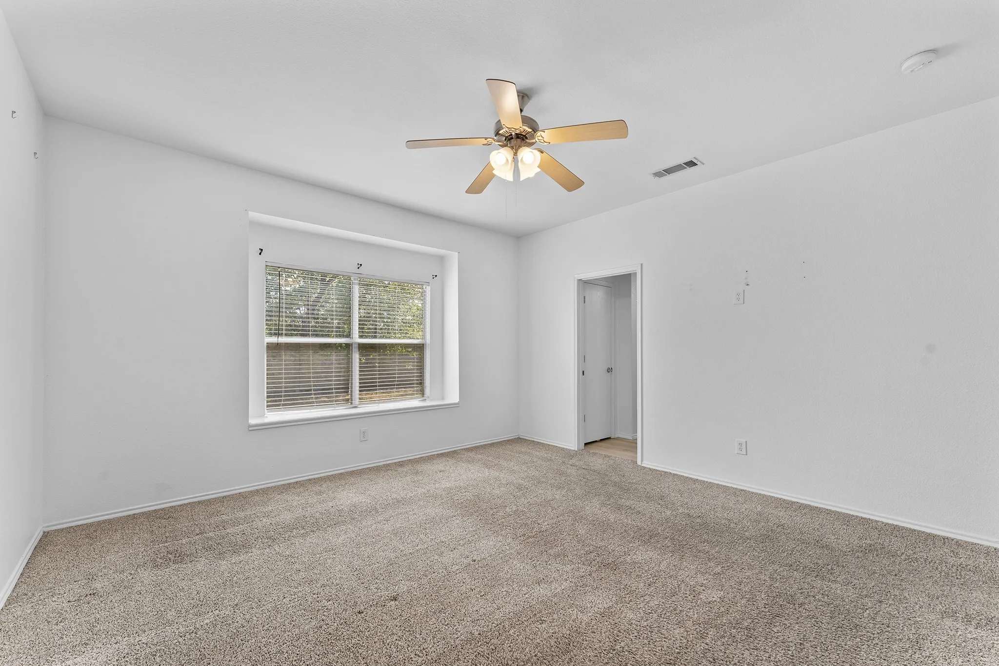 Single Family Residence For Sale in Tarrant County , 7448 Maroon Drive, Fort Worth, Texas 76120, 3 Bedroom, 2 Bathroom, 2 Garage spaces, 1,416 Sqft, built in 2006, mls#21385603, Real Estate Agent in Fort Worth, Homes For Sale in Tarrant county, Homes For Sale in Fort Worth, Realtor in Fort Worth Texas, Real Estate Brokerage Independent Realty Texas, Luminita Cordes Realtor