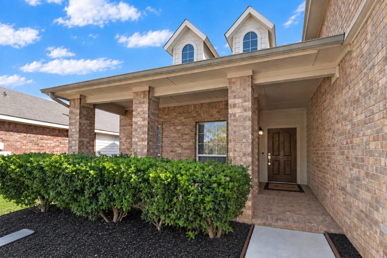 Single Family Residence For Sale in Tarrant County , 7448 Maroon Drive, Fort Worth, Texas 76120, 3 Bedroom, 2 Bathroom, 2 Garage spaces, 1,416 Sqft, built in 2006, mls#21385603, Real Estate Agent in Fort Worth, Homes For Sale in Tarrant county, Homes For Sale in Fort Worth, Realtor in Fort Worth Texas, Real Estate Brokerage Independent Realty Texas, Luminita Cordes Realtor