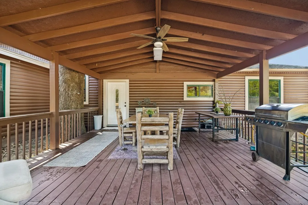 Single Family Residence For Sale in Kaufman County , 14601 Hyde Away Lane, Mabank, Texas 75147, 3 Bedroom, 4 Bathroom, 2 Garage spaces, 3,160 Sqft, built in 1989, mls#21385606, Real Estate Agent in Mabank, Homes For Sale in Kaufman county, Homes For Sale in Mabank, Realtor in Mabank Texas, Real Estate Brokerage Independent Realty Texas, Luminita Cordes Realtor