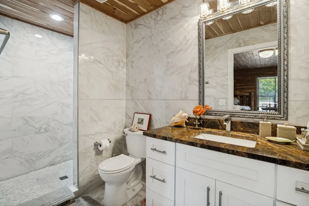 Single Family Residence For Sale in Kaufman County , 14601 Hyde Away Lane, Mabank, Texas 75147, 3 Bedroom, 4 Bathroom, 2 Garage spaces, 3,160 Sqft, built in 1989, mls#21385606, Real Estate Agent in Mabank, Homes For Sale in Kaufman county, Homes For Sale in Mabank, Realtor in Mabank Texas, Real Estate Brokerage Independent Realty Texas, Luminita Cordes Realtor