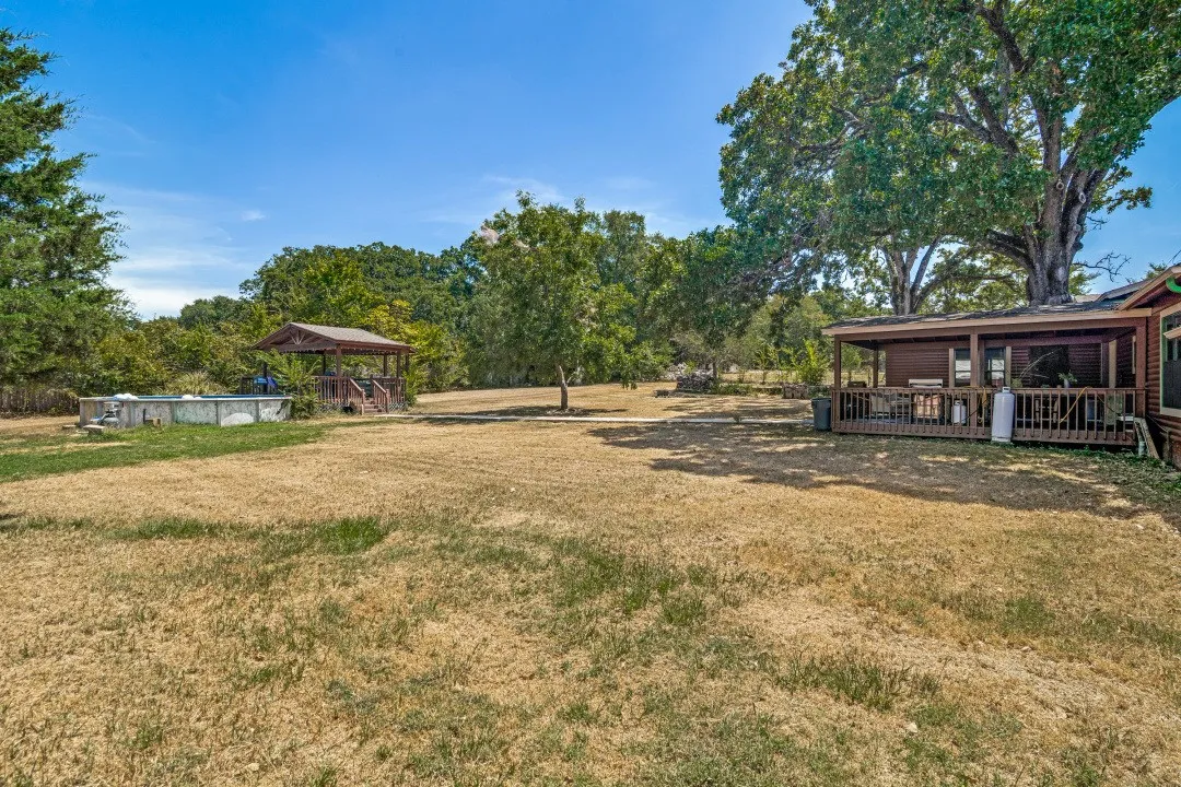 Single Family Residence For Sale in Kaufman County , 14601 Hyde Away Lane, Mabank, Texas 75147, 3 Bedroom, 4 Bathroom, 2 Garage spaces, 3,160 Sqft, built in 1989, mls#21385606, Real Estate Agent in Mabank, Homes For Sale in Kaufman county, Homes For Sale in Mabank, Realtor in Mabank Texas, Real Estate Brokerage Independent Realty Texas, Luminita Cordes Realtor