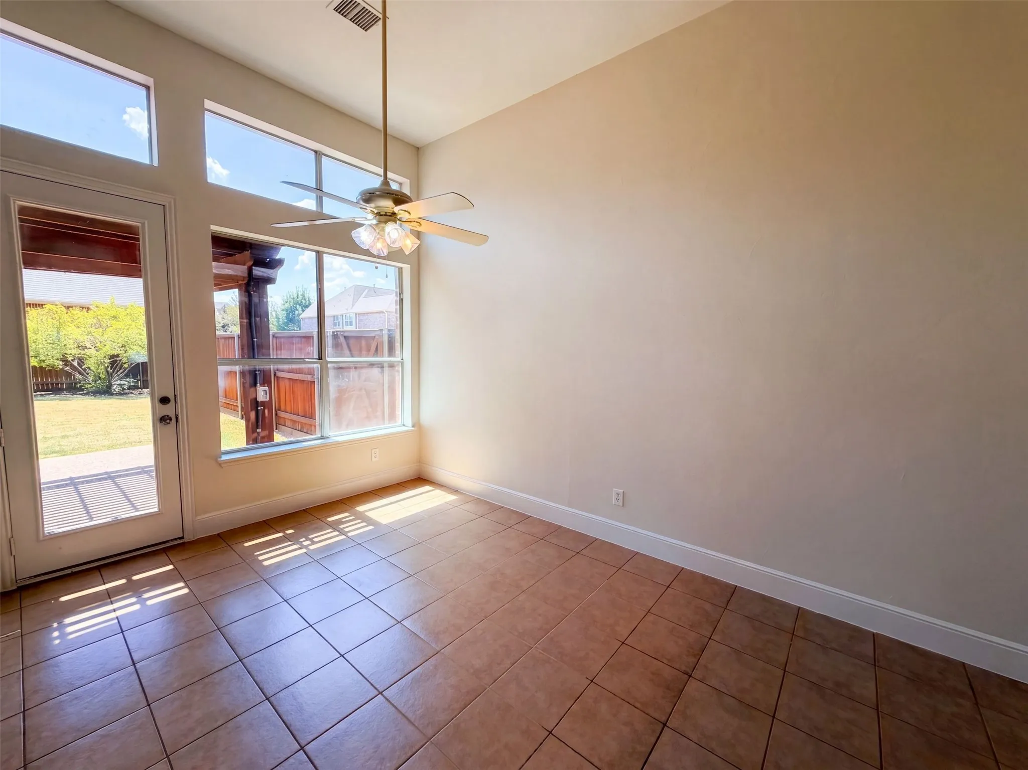 Single Family Residence For Sale in Collin County , 1724 Boxwood Lane, Wylie, Texas 75098, 3 Bedroom, 3 Bathroom, 3 Garage spaces, 2,668 Sqft, built in 2006, mls#21385610, Real Estate Agent in Wylie, Homes For Sale in Collin county, Homes For Sale in Wylie, Realtor in Wylie Texas, Real Estate Brokerage Independent Realty Texas, Luminita Cordes Realtor