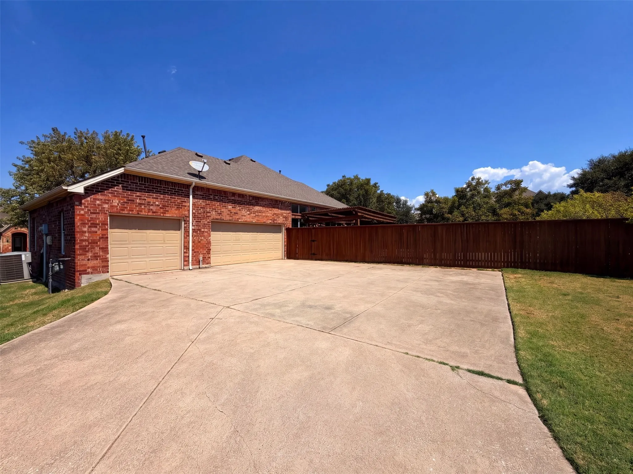 Single Family Residence For Sale in Collin County , 1724 Boxwood Lane, Wylie, Texas 75098, 3 Bedroom, 3 Bathroom, 3 Garage spaces, 2,668 Sqft, built in 2006, mls#21385610, Real Estate Agent in Wylie, Homes For Sale in Collin county, Homes For Sale in Wylie, Realtor in Wylie Texas, Real Estate Brokerage Independent Realty Texas, Luminita Cordes Realtor