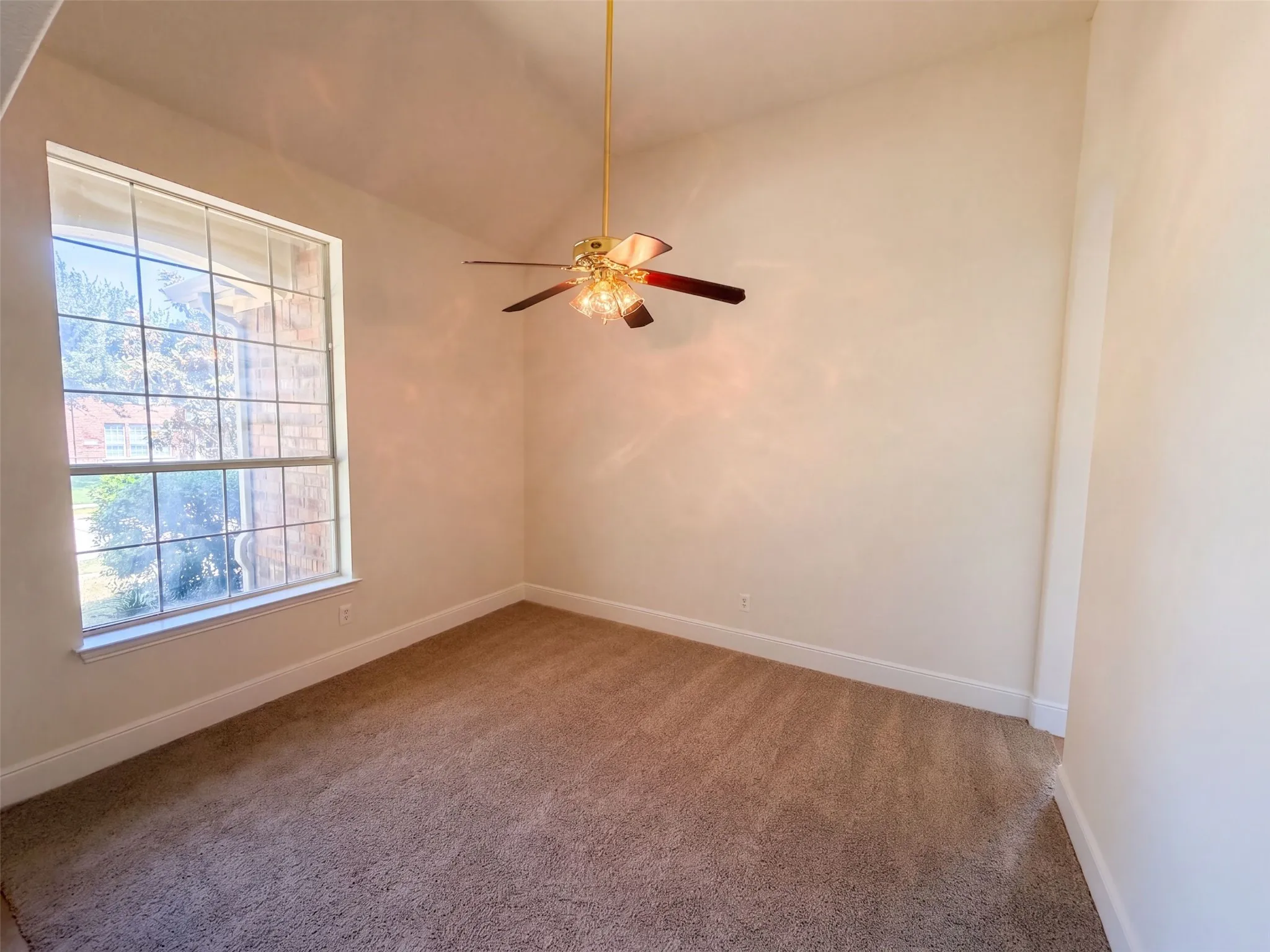 Single Family Residence For Sale in Collin County , 1724 Boxwood Lane, Wylie, Texas 75098, 3 Bedroom, 3 Bathroom, 3 Garage spaces, 2,668 Sqft, built in 2006, mls#21385610, Real Estate Agent in Wylie, Homes For Sale in Collin county, Homes For Sale in Wylie, Realtor in Wylie Texas, Real Estate Brokerage Independent Realty Texas, Luminita Cordes Realtor