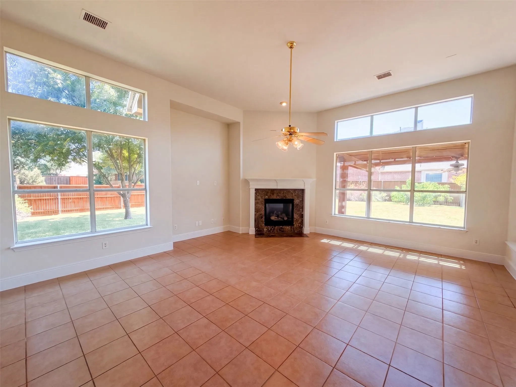 Single Family Residence For Sale in Collin County , 1724 Boxwood Lane, Wylie, Texas 75098, 3 Bedroom, 3 Bathroom, 3 Garage spaces, 2,668 Sqft, built in 2006, mls#21385610, Real Estate Agent in Wylie, Homes For Sale in Collin county, Homes For Sale in Wylie, Realtor in Wylie Texas, Real Estate Brokerage Independent Realty Texas, Luminita Cordes Realtor