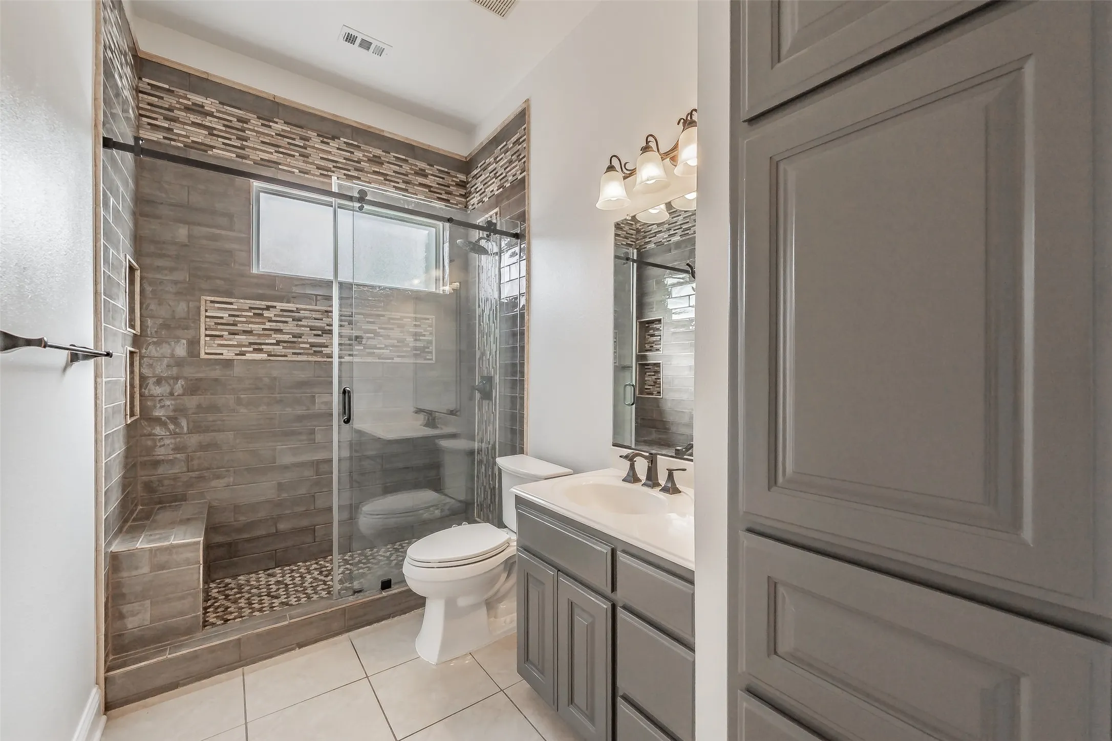 Single Family Residence For Sale in Tarrant County , 8925 Hunters Glen Trail, Fort Worth, Texas 76120, 5 Bedroom, 5 Bathroom, 3 Garage spaces, 4,257 Sqft, built in 2001, mls#21383628, Real Estate Agent in Fort Worth, Homes For Sale in Tarrant county, Homes For Sale in Fort Worth, Realtor in Fort Worth Texas, Real Estate Brokerage Independent Realty Texas, Luminita Cordes Realtor