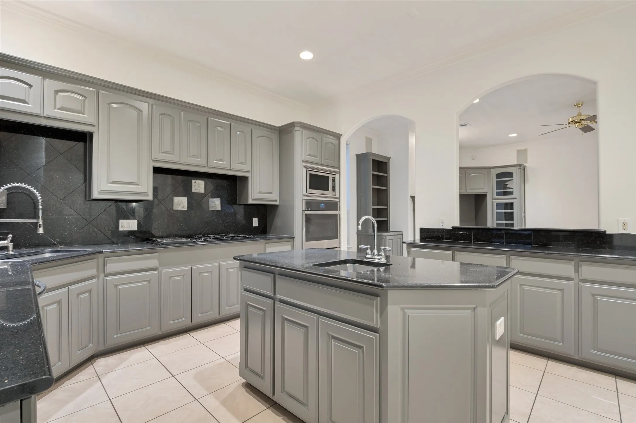 Single Family Residence For Sale in Tarrant County , 8925 Hunters Glen Trail, Fort Worth, Texas 76120, 5 Bedroom, 5 Bathroom, 3 Garage spaces, 4,257 Sqft, built in 2001, mls#21383628, Real Estate Agent in Fort Worth, Homes For Sale in Tarrant county, Homes For Sale in Fort Worth, Realtor in Fort Worth Texas, Real Estate Brokerage Independent Realty Texas, Luminita Cordes Realtor