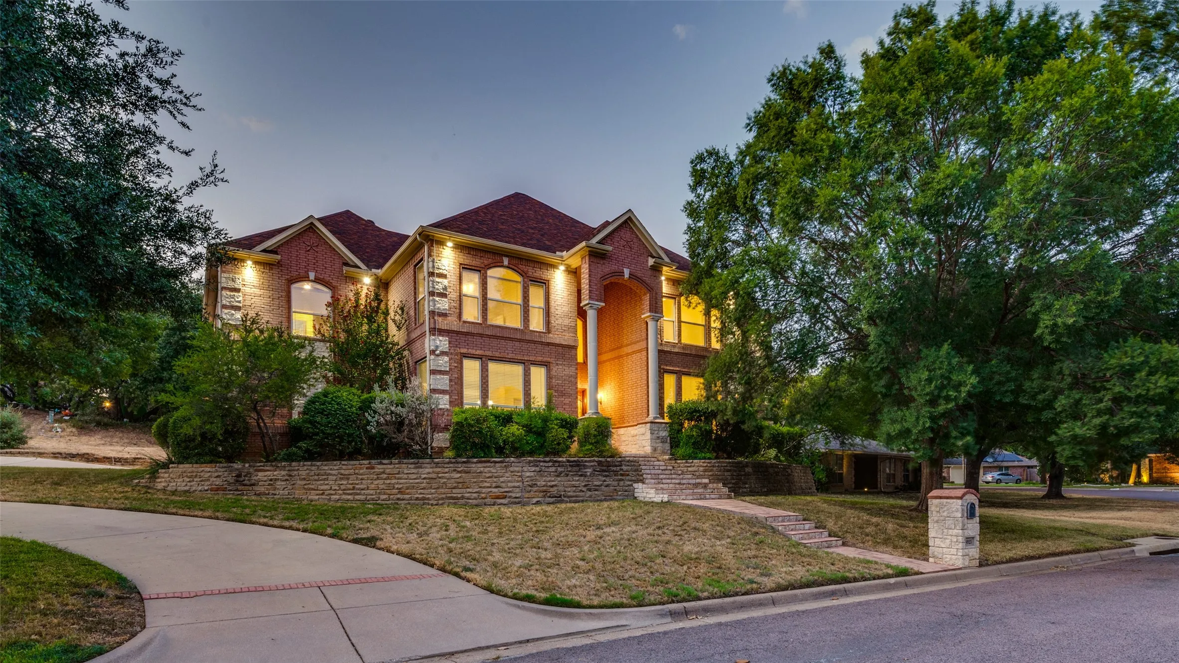 Single Family Residence For Sale in Tarrant County , 8925 Hunters Glen Trail, Fort Worth, Texas 76120, 5 Bedroom, 5 Bathroom, 3 Garage spaces, 4,257 Sqft, built in 2001, mls#21383628, Real Estate Agent in Fort Worth, Homes For Sale in Tarrant county, Homes For Sale in Fort Worth, Realtor in Fort Worth Texas, Real Estate Brokerage Independent Realty Texas, Luminita Cordes Realtor