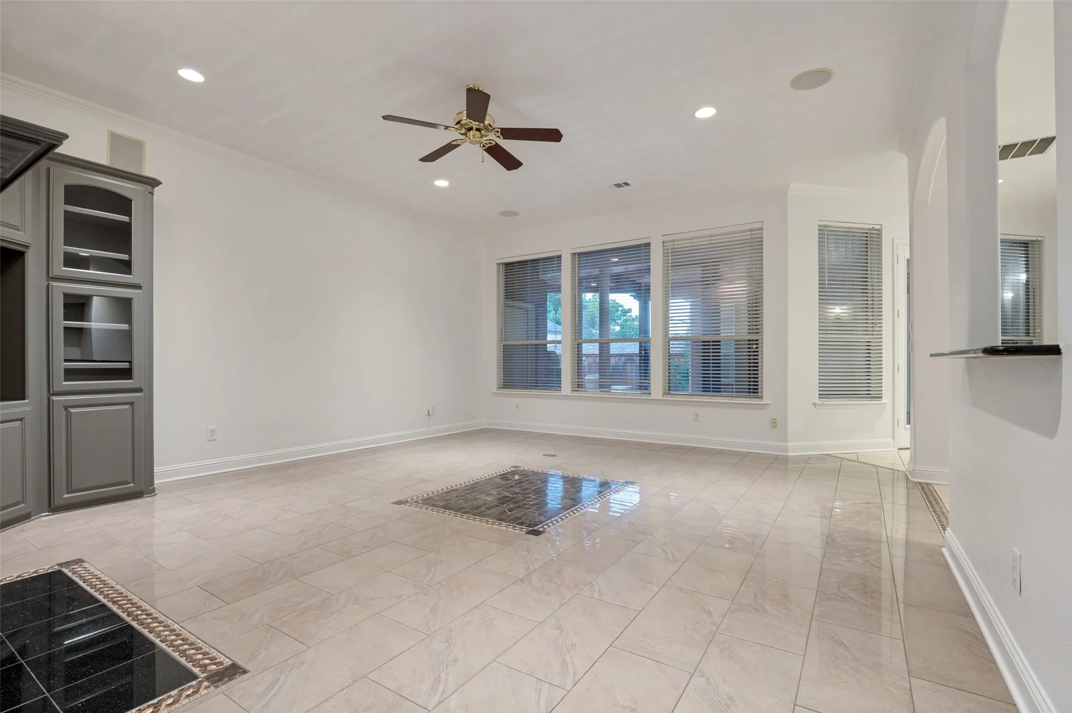 Single Family Residence For Sale in Tarrant County , 8925 Hunters Glen Trail, Fort Worth, Texas 76120, 5 Bedroom, 5 Bathroom, 3 Garage spaces, 4,257 Sqft, built in 2001, mls#21383628, Real Estate Agent in Fort Worth, Homes For Sale in Tarrant county, Homes For Sale in Fort Worth, Realtor in Fort Worth Texas, Real Estate Brokerage Independent Realty Texas, Luminita Cordes Realtor