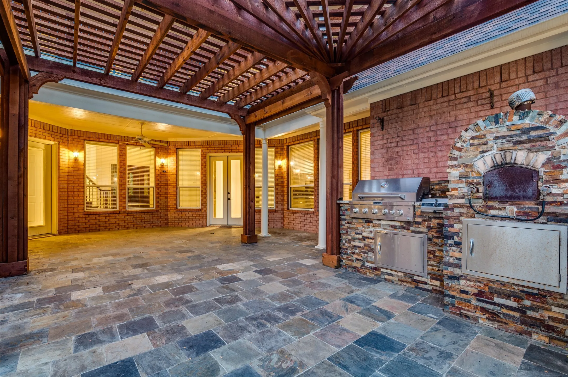 Single Family Residence For Sale in Tarrant County , 8925 Hunters Glen Trail, Fort Worth, Texas 76120, 5 Bedroom, 5 Bathroom, 3 Garage spaces, 4,257 Sqft, built in 2001, mls#21383628, Real Estate Agent in Fort Worth, Homes For Sale in Tarrant county, Homes For Sale in Fort Worth, Realtor in Fort Worth Texas, Real Estate Brokerage Independent Realty Texas, Luminita Cordes Realtor