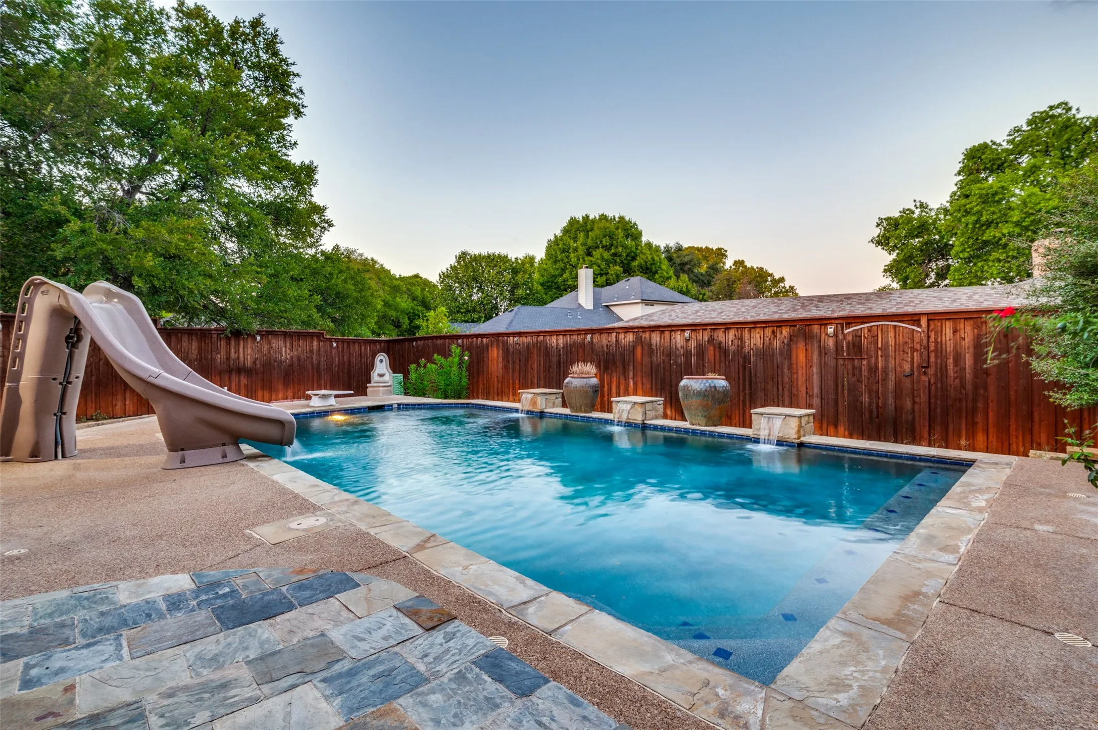 Single Family Residence For Sale in Tarrant County , 8925 Hunters Glen Trail, Fort Worth, Texas 76120, 5 Bedroom, 5 Bathroom, 3 Garage spaces, 4,257 Sqft, built in 2001, mls#21383628, Real Estate Agent in Fort Worth, Homes For Sale in Tarrant county, Homes For Sale in Fort Worth, Realtor in Fort Worth Texas, Real Estate Brokerage Independent Realty Texas, Luminita Cordes Realtor