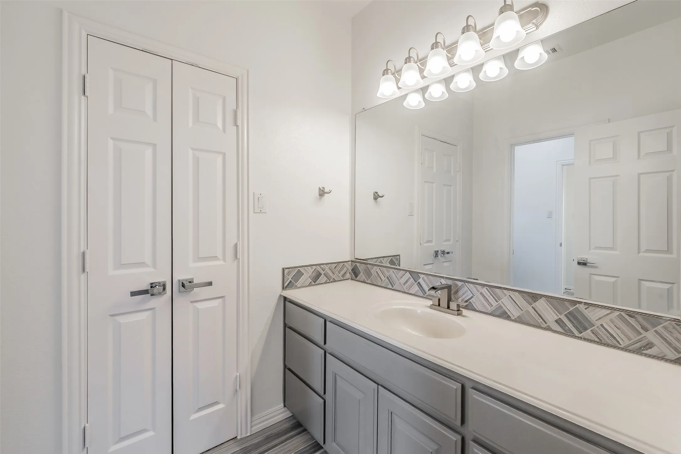 Single Family Residence For Sale in Tarrant County , 8925 Hunters Glen Trail, Fort Worth, Texas 76120, 5 Bedroom, 5 Bathroom, 3 Garage spaces, 4,257 Sqft, built in 2001, mls#21383628, Real Estate Agent in Fort Worth, Homes For Sale in Tarrant county, Homes For Sale in Fort Worth, Realtor in Fort Worth Texas, Real Estate Brokerage Independent Realty Texas, Luminita Cordes Realtor