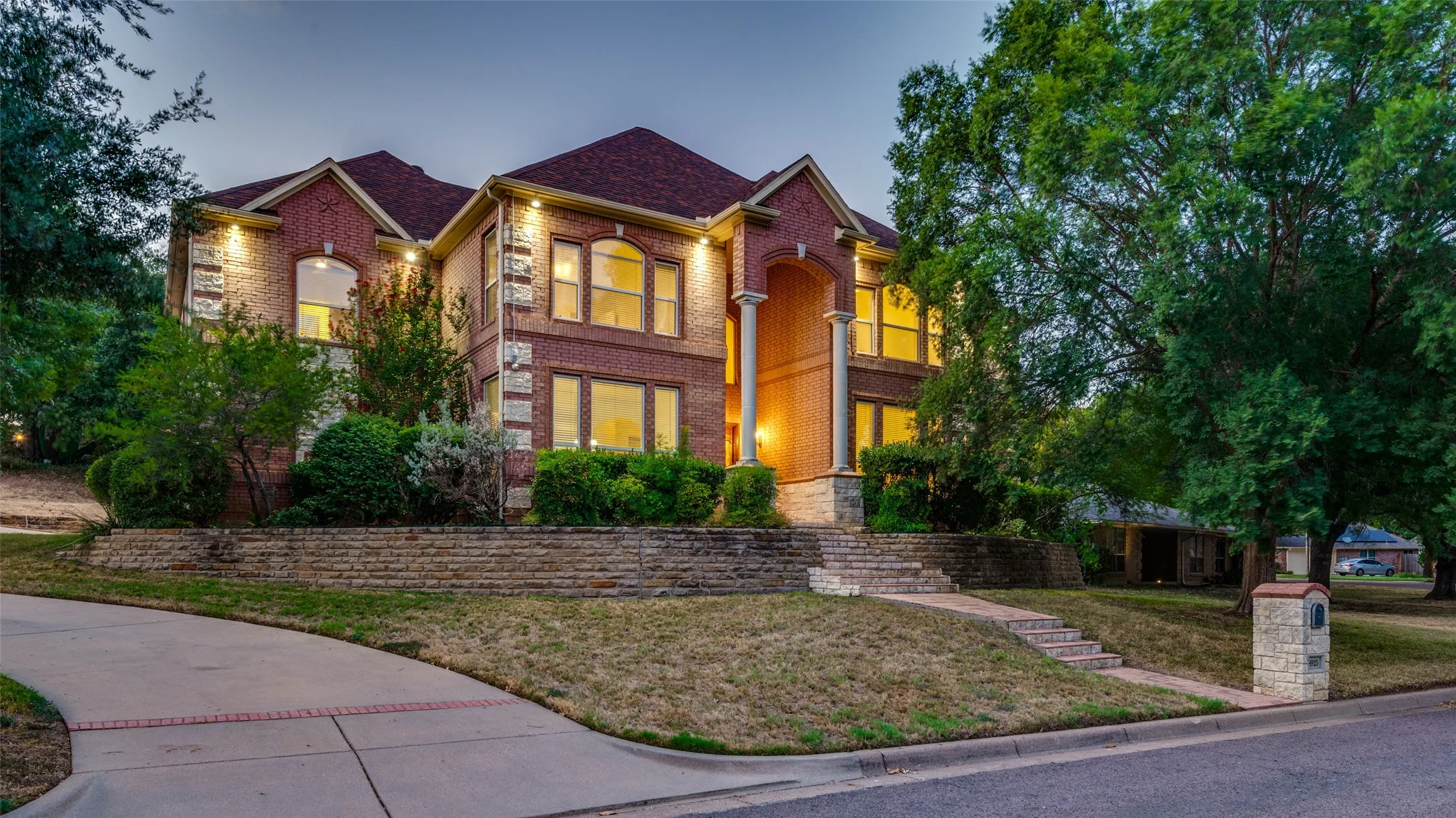 Single Family Residence For Sale in Tarrant County , 8925 Hunters Glen Trail, Fort Worth, Texas 76120, 5 Bedroom, 5 Bathroom, 3 Garage spaces, 4,257 Sqft, built in 2001, mls#21383628, Real Estate Agent in Fort Worth, Homes For Sale in Tarrant county, Homes For Sale in Fort Worth, Realtor in Fort Worth Texas, Real Estate Brokerage Independent Realty Texas, Luminita Cordes Realtor
