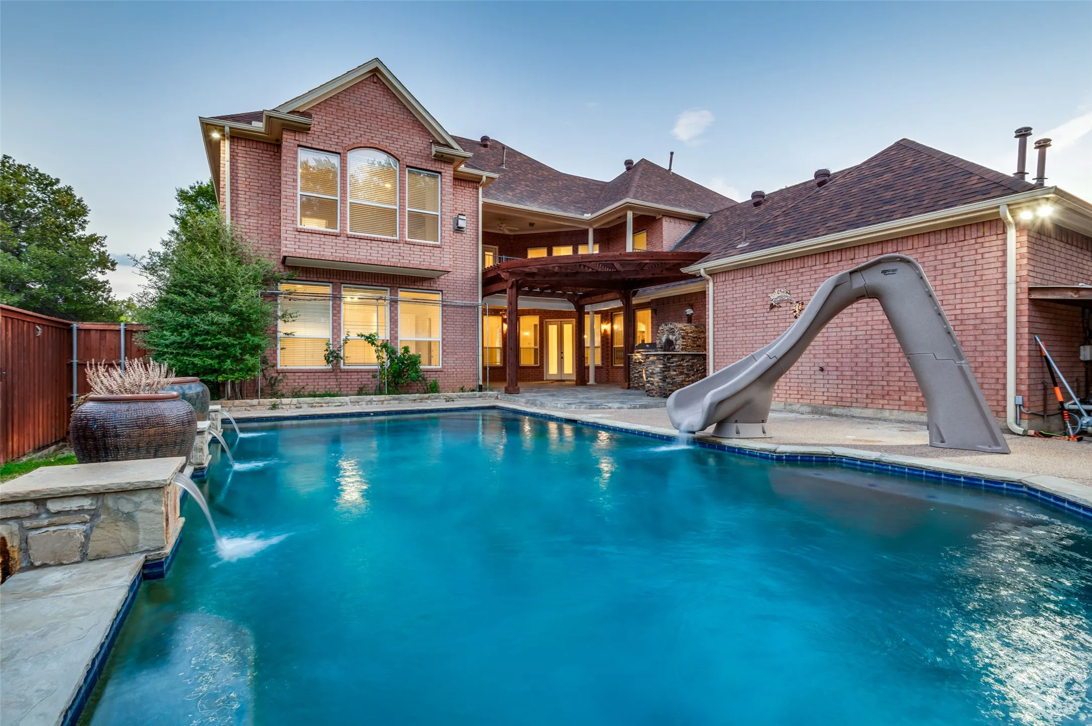 Single Family Residence For Sale in Tarrant County , 8925 Hunters Glen Trail, Fort Worth, Texas 76120, 5 Bedroom, 5 Bathroom, 3 Garage spaces, 4,257 Sqft, built in 2001, mls#21383628, Real Estate Agent in Fort Worth, Homes For Sale in Tarrant county, Homes For Sale in Fort Worth, Realtor in Fort Worth Texas, Real Estate Brokerage Independent Realty Texas, Luminita Cordes Realtor