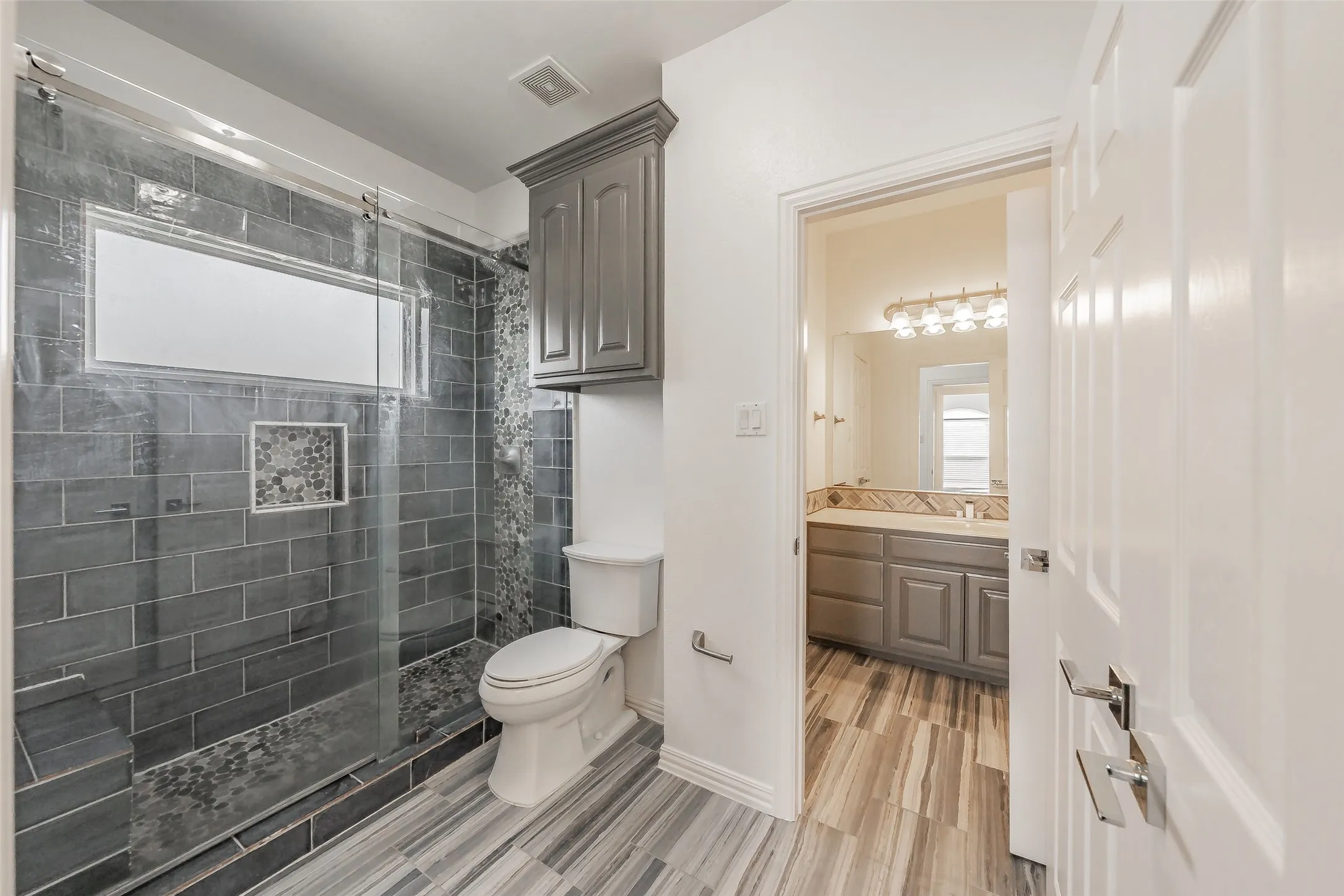 Single Family Residence For Sale in Tarrant County , 8925 Hunters Glen Trail, Fort Worth, Texas 76120, 5 Bedroom, 5 Bathroom, 3 Garage spaces, 4,257 Sqft, built in 2001, mls#21383628, Real Estate Agent in Fort Worth, Homes For Sale in Tarrant county, Homes For Sale in Fort Worth, Realtor in Fort Worth Texas, Real Estate Brokerage Independent Realty Texas, Luminita Cordes Realtor