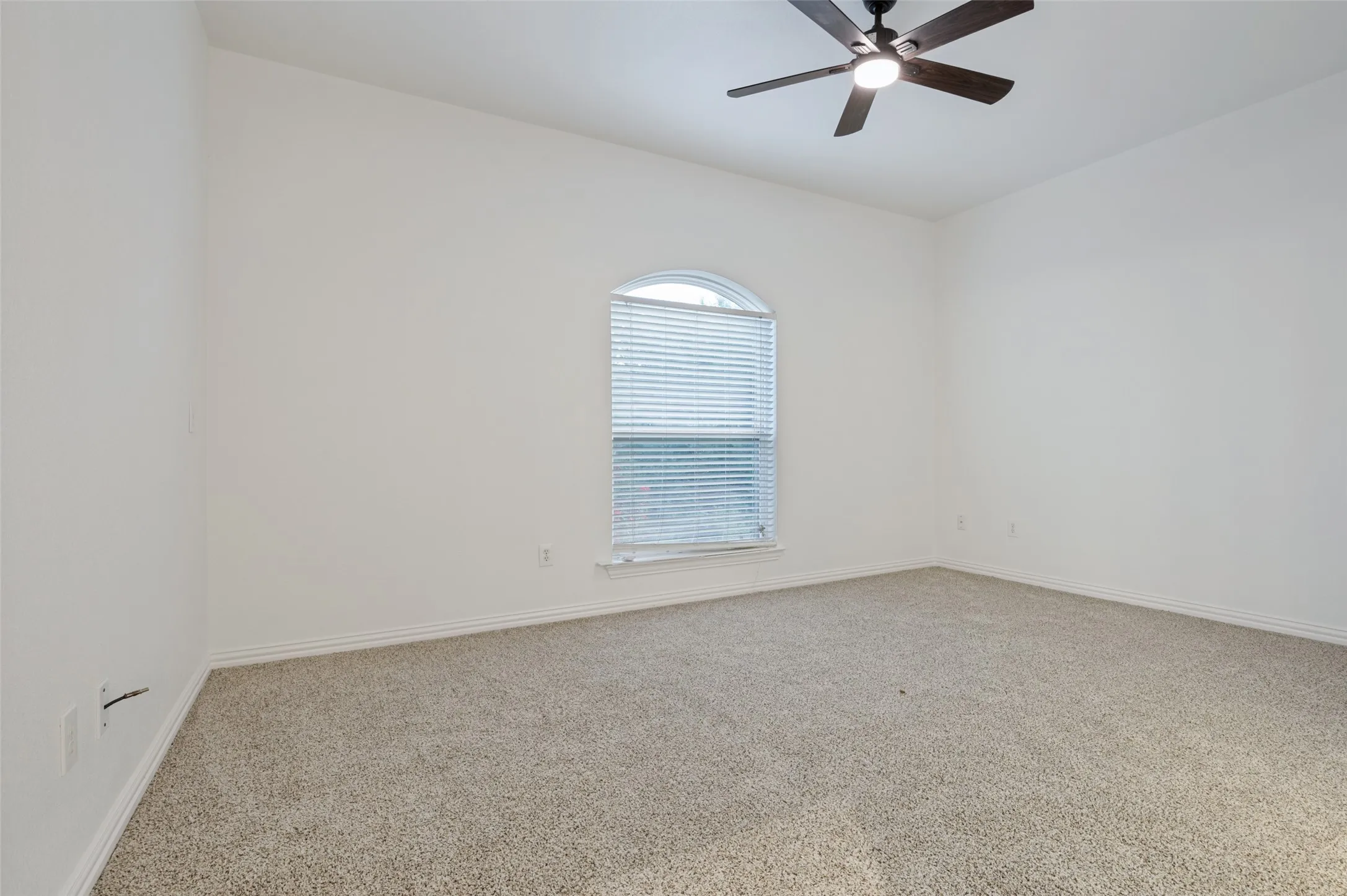 Single Family Residence For Sale in Tarrant County , 8925 Hunters Glen Trail, Fort Worth, Texas 76120, 5 Bedroom, 5 Bathroom, 3 Garage spaces, 4,257 Sqft, built in 2001, mls#21383628, Real Estate Agent in Fort Worth, Homes For Sale in Tarrant county, Homes For Sale in Fort Worth, Realtor in Fort Worth Texas, Real Estate Brokerage Independent Realty Texas, Luminita Cordes Realtor