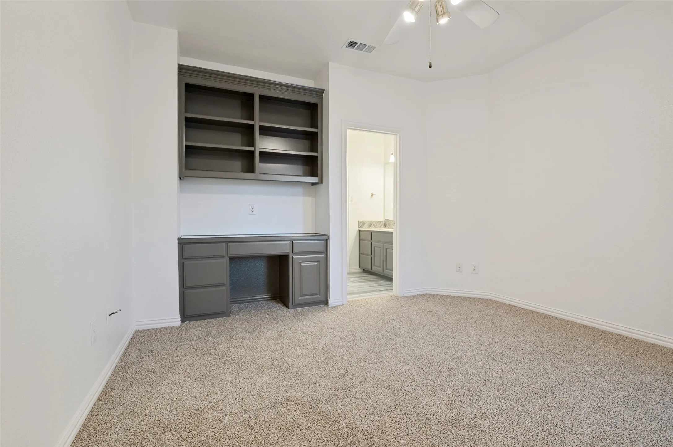 Single Family Residence For Sale in Tarrant County , 8925 Hunters Glen Trail, Fort Worth, Texas 76120, 5 Bedroom, 5 Bathroom, 3 Garage spaces, 4,257 Sqft, built in 2001, mls#21383628, Real Estate Agent in Fort Worth, Homes For Sale in Tarrant county, Homes For Sale in Fort Worth, Realtor in Fort Worth Texas, Real Estate Brokerage Independent Realty Texas, Luminita Cordes Realtor
