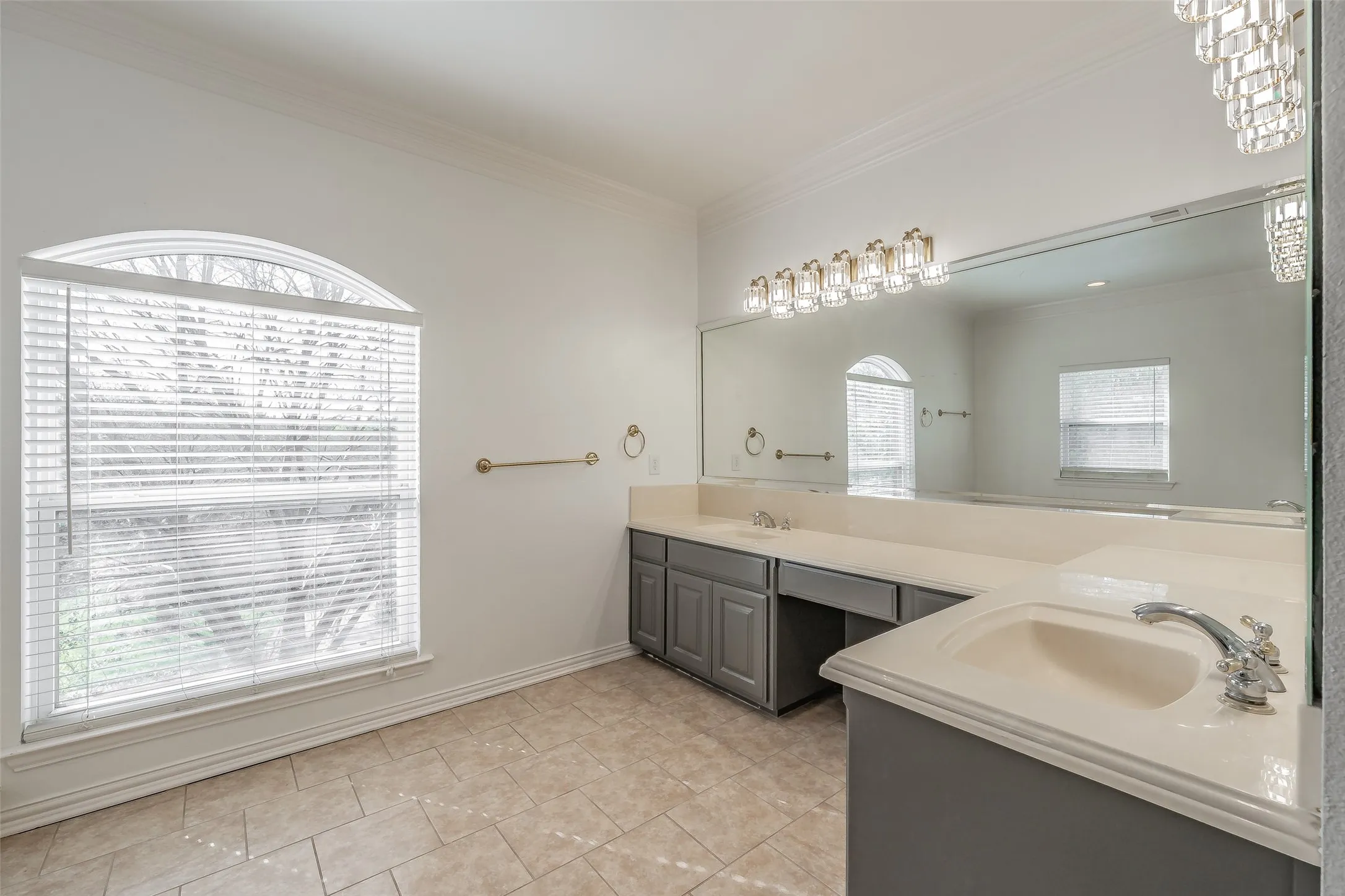 Single Family Residence For Sale in Tarrant County , 8925 Hunters Glen Trail, Fort Worth, Texas 76120, 5 Bedroom, 5 Bathroom, 3 Garage spaces, 4,257 Sqft, built in 2001, mls#21383628, Real Estate Agent in Fort Worth, Homes For Sale in Tarrant county, Homes For Sale in Fort Worth, Realtor in Fort Worth Texas, Real Estate Brokerage Independent Realty Texas, Luminita Cordes Realtor