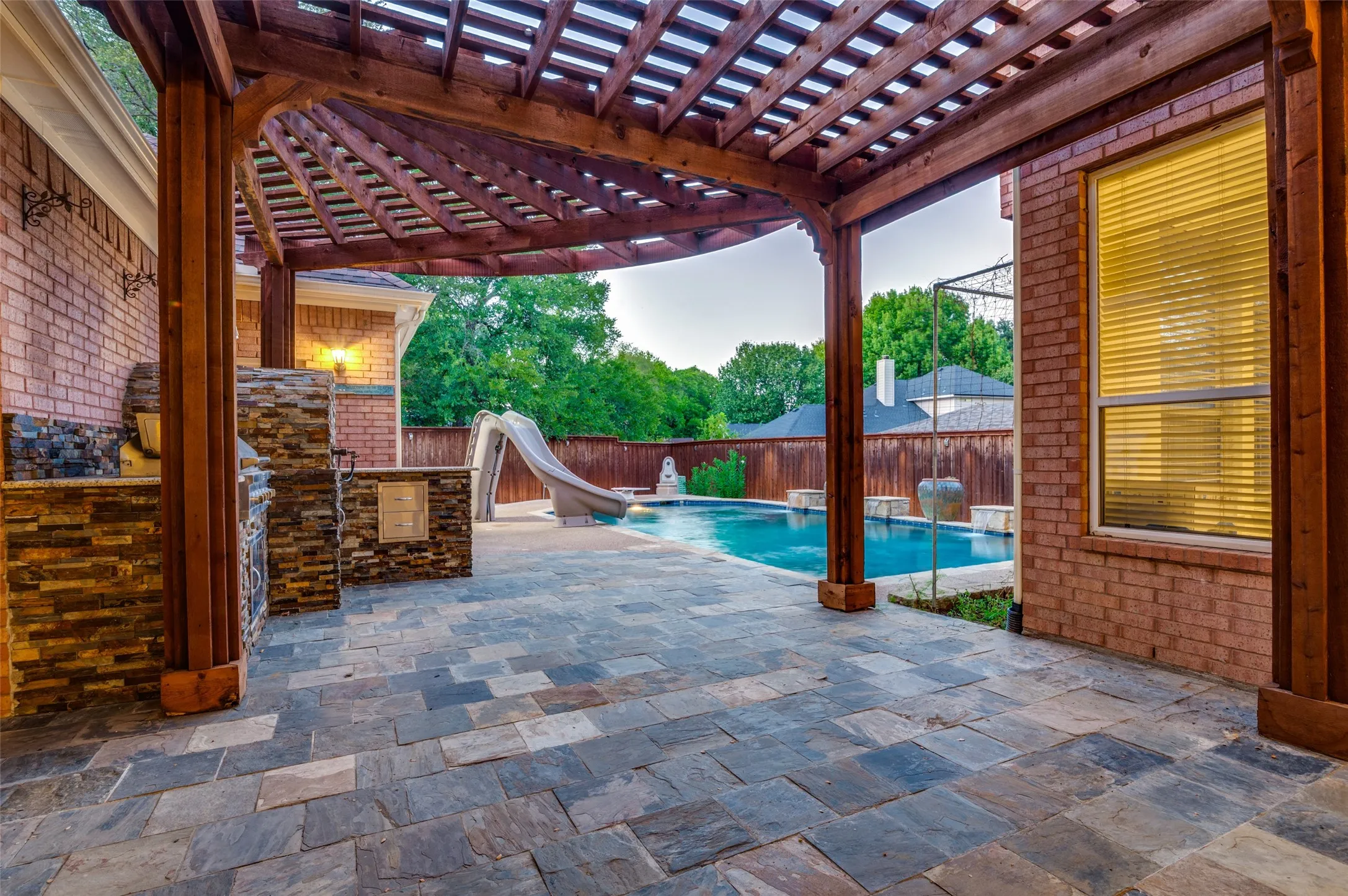 Single Family Residence For Sale in Tarrant County , 8925 Hunters Glen Trail, Fort Worth, Texas 76120, 5 Bedroom, 5 Bathroom, 3 Garage spaces, 4,257 Sqft, built in 2001, mls#21383628, Real Estate Agent in Fort Worth, Homes For Sale in Tarrant county, Homes For Sale in Fort Worth, Realtor in Fort Worth Texas, Real Estate Brokerage Independent Realty Texas, Luminita Cordes Realtor