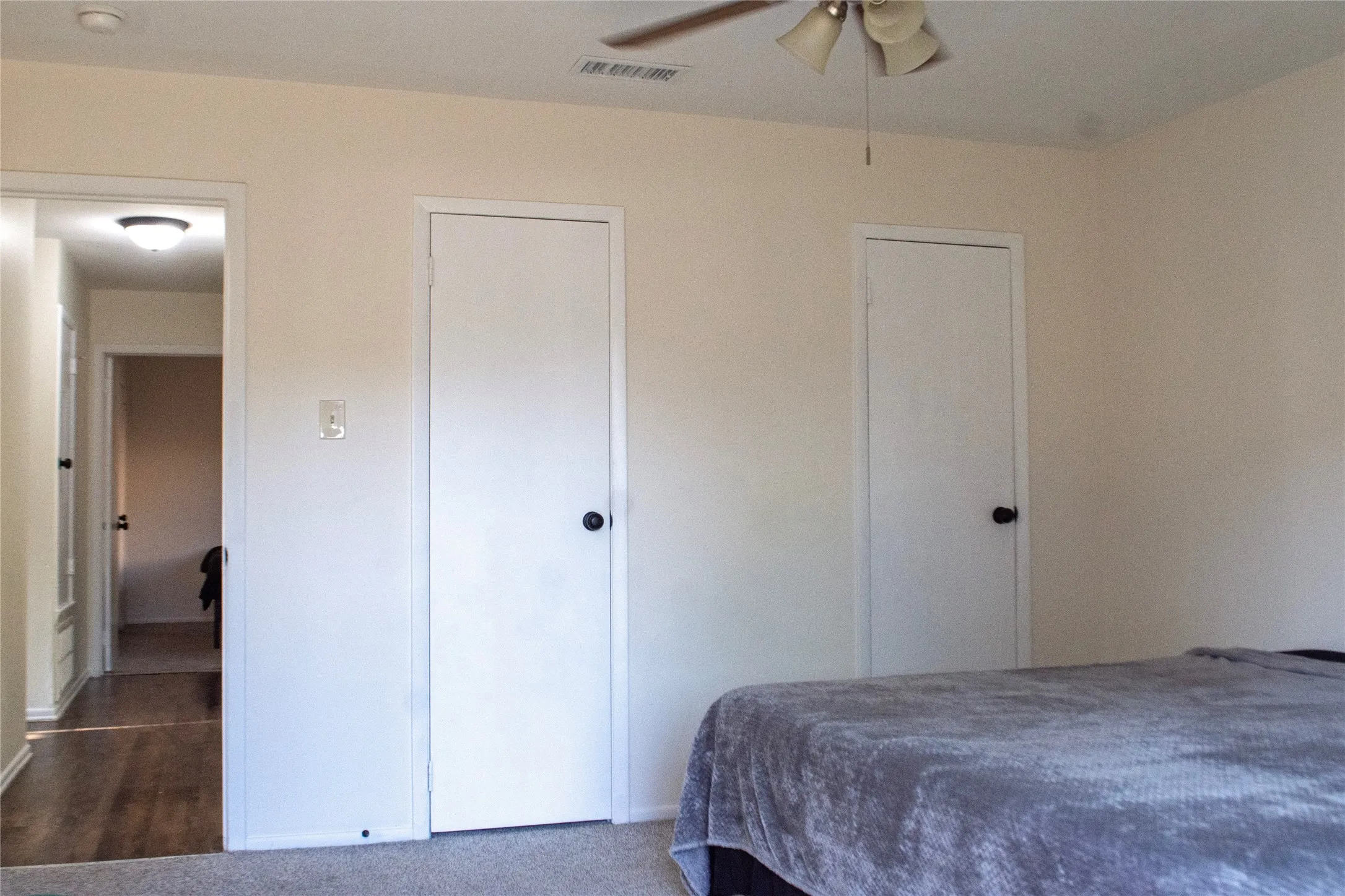 Single Family Residence For Sale in Dallas County , 1016 Barclay Drive, Mesquite, Texas 75149, 3 Bedroom, 2 Bathroom, 2 Garage spaces, 1,318 Sqft, built in 1983, mls#21385584, Real Estate Agent in Mesquite, Homes For Sale in Dallas county, Homes For Sale in Mesquite, Realtor in Mesquite Texas, Real Estate Brokerage Independent Realty Texas, Luminita Cordes Realtor