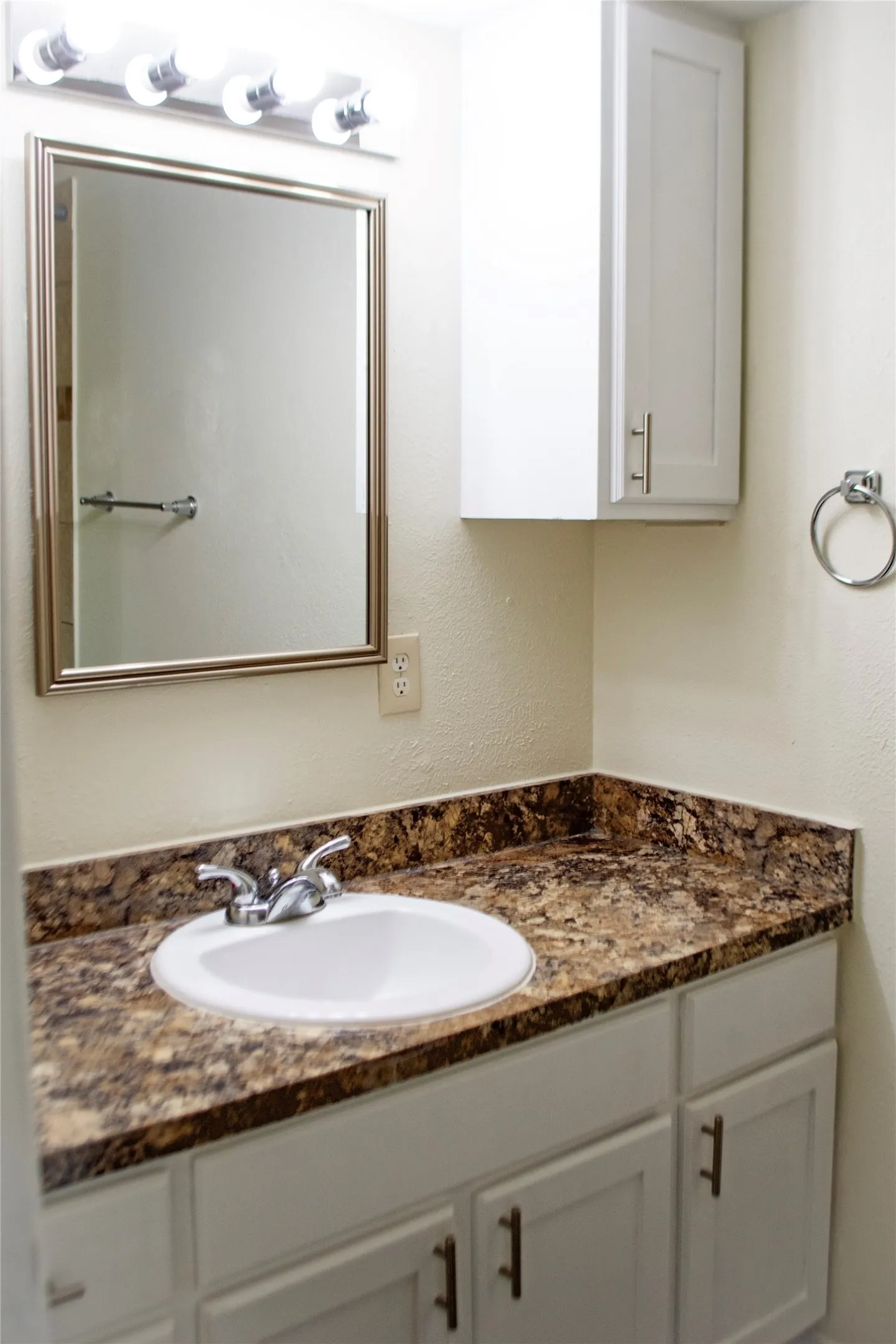 Single Family Residence For Sale in Dallas County , 1016 Barclay Drive, Mesquite, Texas 75149, 3 Bedroom, 2 Bathroom, 2 Garage spaces, 1,318 Sqft, built in 1983, mls#21385584, Real Estate Agent in Mesquite, Homes For Sale in Dallas county, Homes For Sale in Mesquite, Realtor in Mesquite Texas, Real Estate Brokerage Independent Realty Texas, Luminita Cordes Realtor