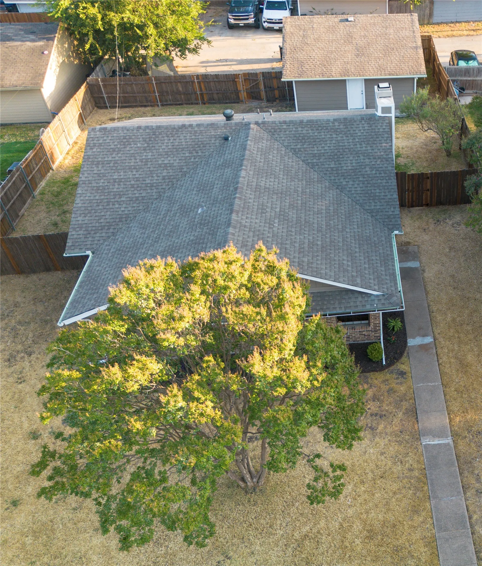 Single Family Residence For Sale in Dallas County , 1016 Barclay Drive, Mesquite, Texas 75149, 3 Bedroom, 2 Bathroom, 2 Garage spaces, 1,318 Sqft, built in 1983, mls#21385584, Real Estate Agent in Mesquite, Homes For Sale in Dallas county, Homes For Sale in Mesquite, Realtor in Mesquite Texas, Real Estate Brokerage Independent Realty Texas, Luminita Cordes Realtor