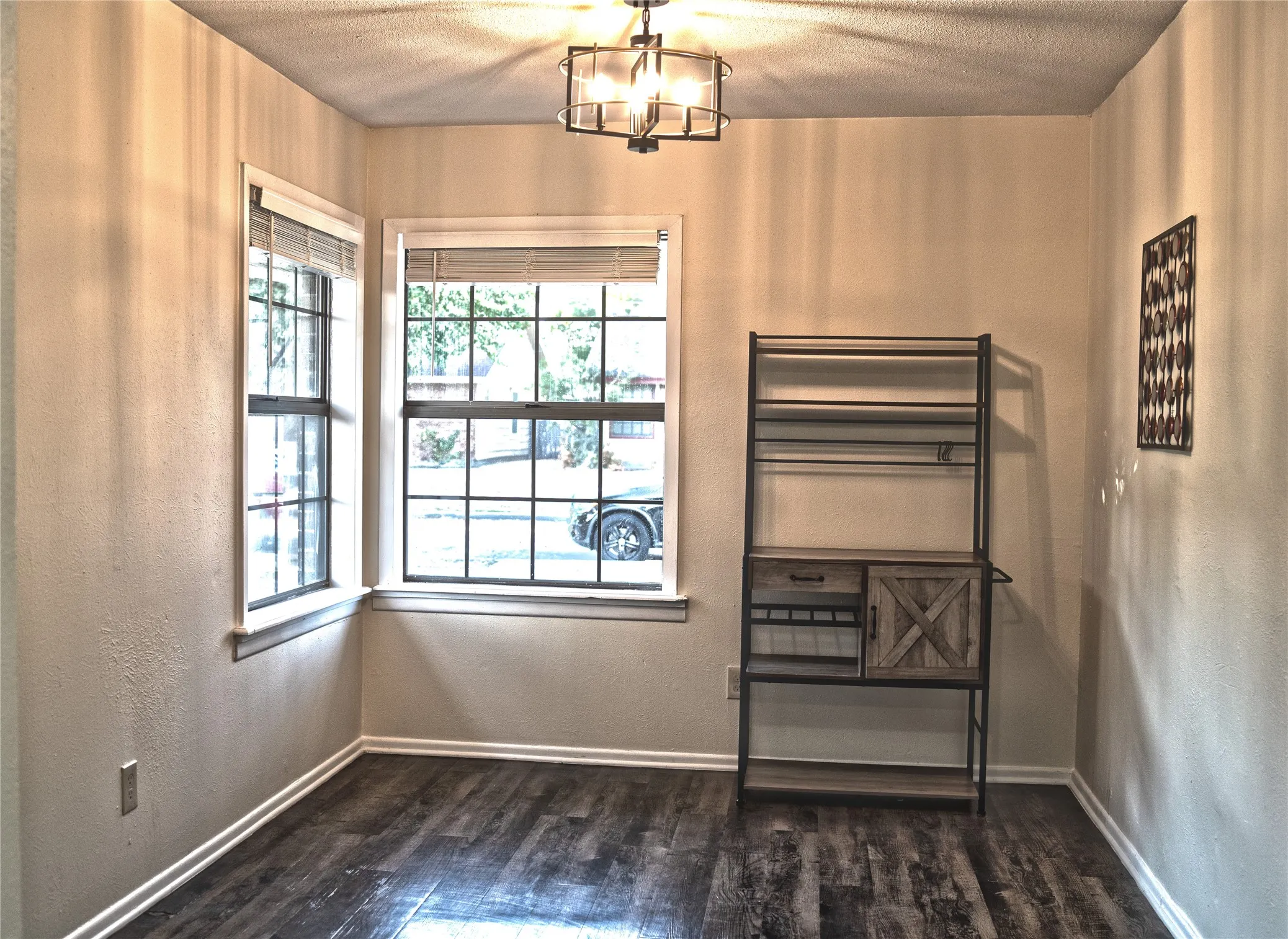 Single Family Residence For Sale in Dallas County , 1016 Barclay Drive, Mesquite, Texas 75149, 3 Bedroom, 2 Bathroom, 2 Garage spaces, 1,318 Sqft, built in 1983, mls#21385584, Real Estate Agent in Mesquite, Homes For Sale in Dallas county, Homes For Sale in Mesquite, Realtor in Mesquite Texas, Real Estate Brokerage Independent Realty Texas, Luminita Cordes Realtor