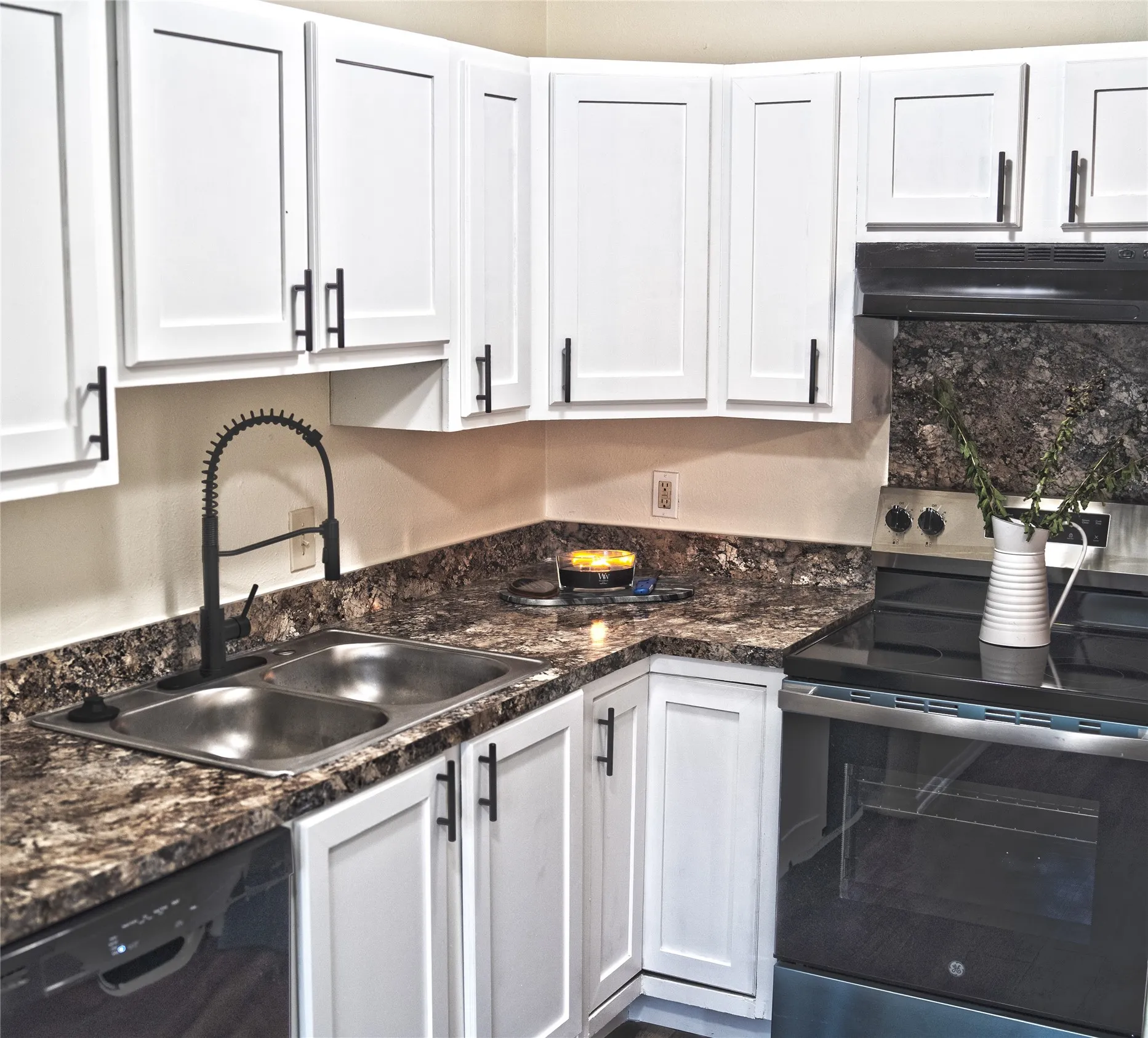 Single Family Residence For Sale in Dallas County , 1016 Barclay Drive, Mesquite, Texas 75149, 3 Bedroom, 2 Bathroom, 2 Garage spaces, 1,318 Sqft, built in 1983, mls#21385584, Real Estate Agent in Mesquite, Homes For Sale in Dallas county, Homes For Sale in Mesquite, Realtor in Mesquite Texas, Real Estate Brokerage Independent Realty Texas, Luminita Cordes Realtor