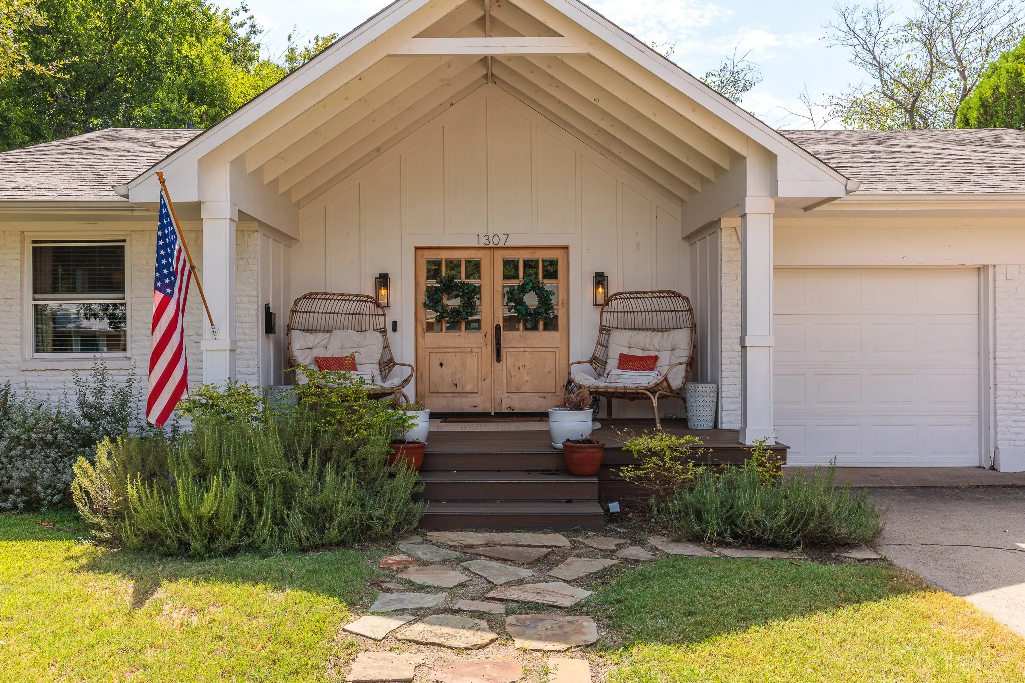 Single Family Residence For Sale in Dallas County , 1307 Magnolia Drive, Richardson, Texas 75080, 3 Bedroom, 2 Bathroom, 2 Garage spaces, 1,308 Sqft, built in 1959, mls#21384508, Real Estate Agent in Richardson, Homes For Sale in Dallas county, Homes For Sale in Richardson, Realtor in Richardson Texas, Real Estate Brokerage Independent Realty Texas, Luminita Cordes Realtor