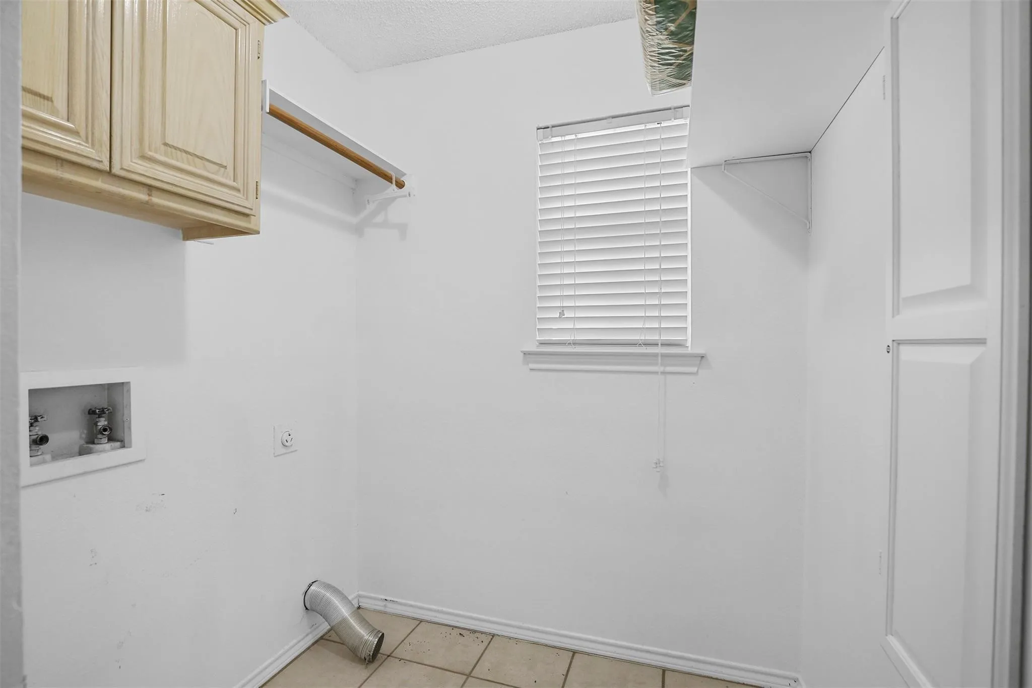 Single Family Residence For Rent in Tarrant County , 3040 Flamingo Circle, Southlake, Texas 76092, 3 Bedroom, 2 Bathroom, 2 Garage spaces, 1,816 Sqft, built in 1992, mls#21385619, Real Estate Agent in Southlake, Homes For Rent in Tarrant county, Homes For Rent in Southlake, Realtor in Southlake Texas, Real Estate Brokerage Independent Realty Texas, Luminita Cordes Realtor