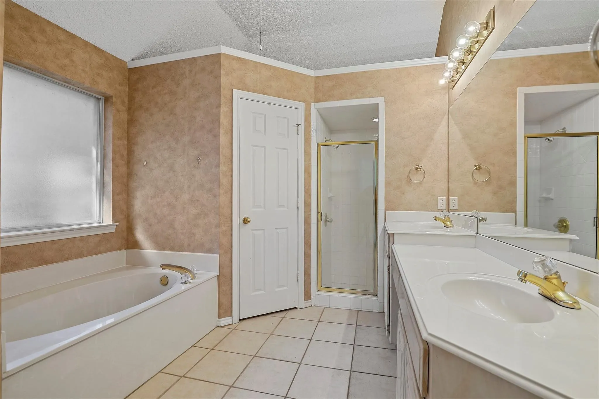 Single Family Residence For Rent in Tarrant County , 3040 Flamingo Circle, Southlake, Texas 76092, 3 Bedroom, 2 Bathroom, 2 Garage spaces, 1,816 Sqft, built in 1992, mls#21385619, Real Estate Agent in Southlake, Homes For Rent in Tarrant county, Homes For Rent in Southlake, Realtor in Southlake Texas, Real Estate Brokerage Independent Realty Texas, Luminita Cordes Realtor